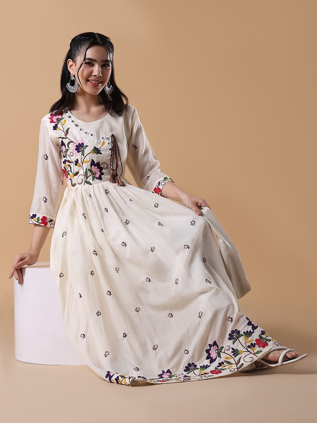 

SHOWOFF Floral Embroidered Thread Work Round Neck Anarkali Kurta, Cream