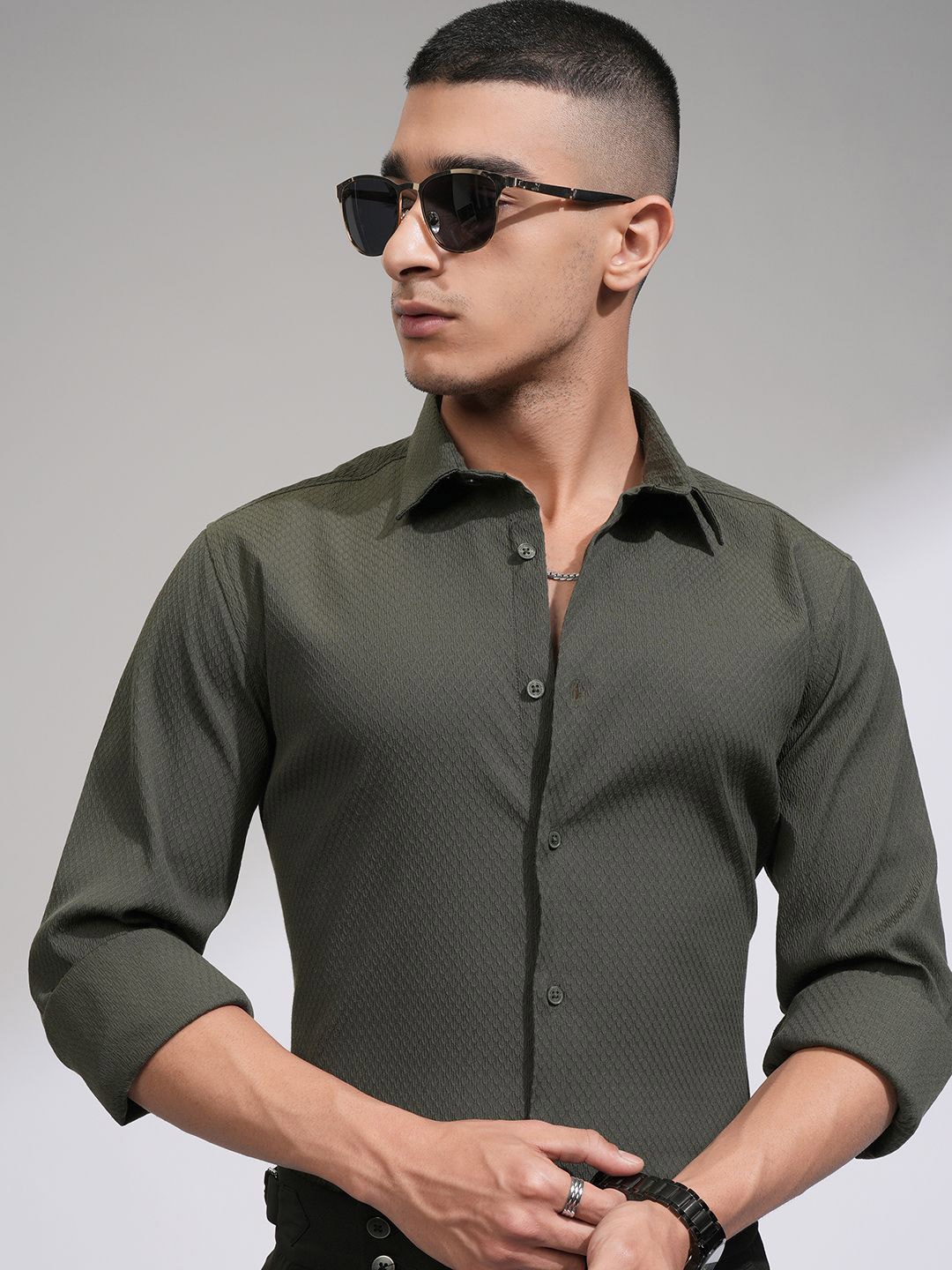 

HIGHLANDER Men Slim Fit Opaque Printed Casual Shirt, Olive