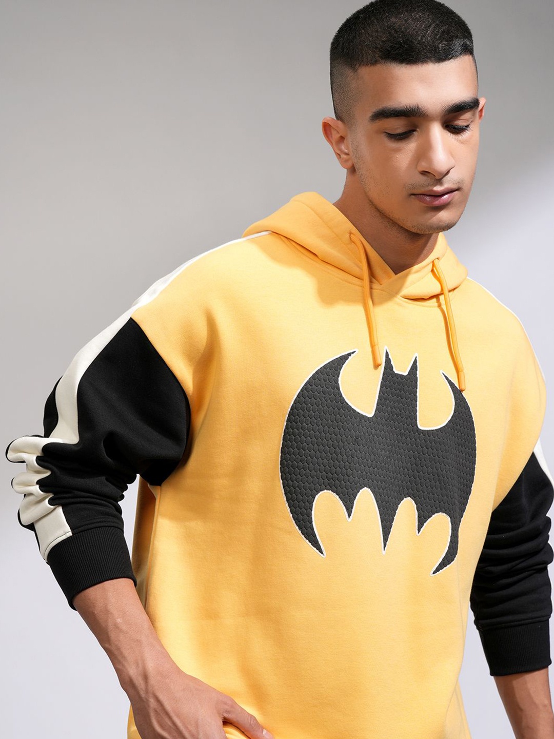 

HIGHLANDER Men Printed Hooded Sweatshirt, Yellow