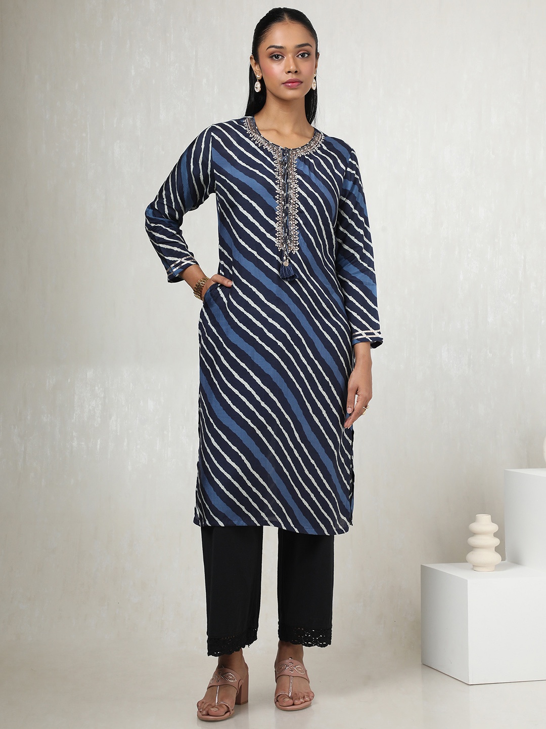 

Soch Floral Yoke Design Beads & Stones Tie-Up Neck Gotta Patti Straight Kurta, Navy blue