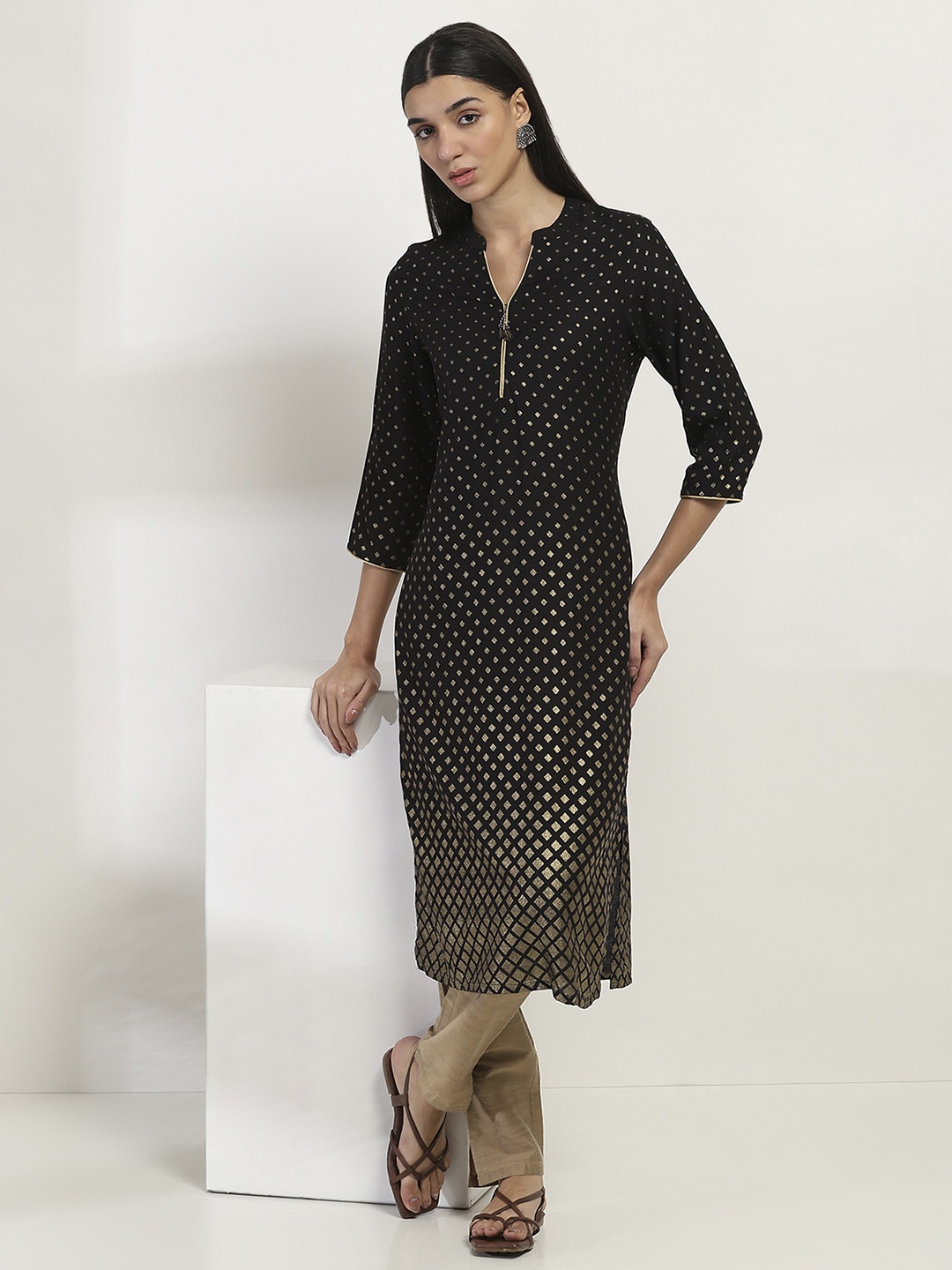 

Rangriti Geometric Printed Mandarin Collar Straight Kurta, Black