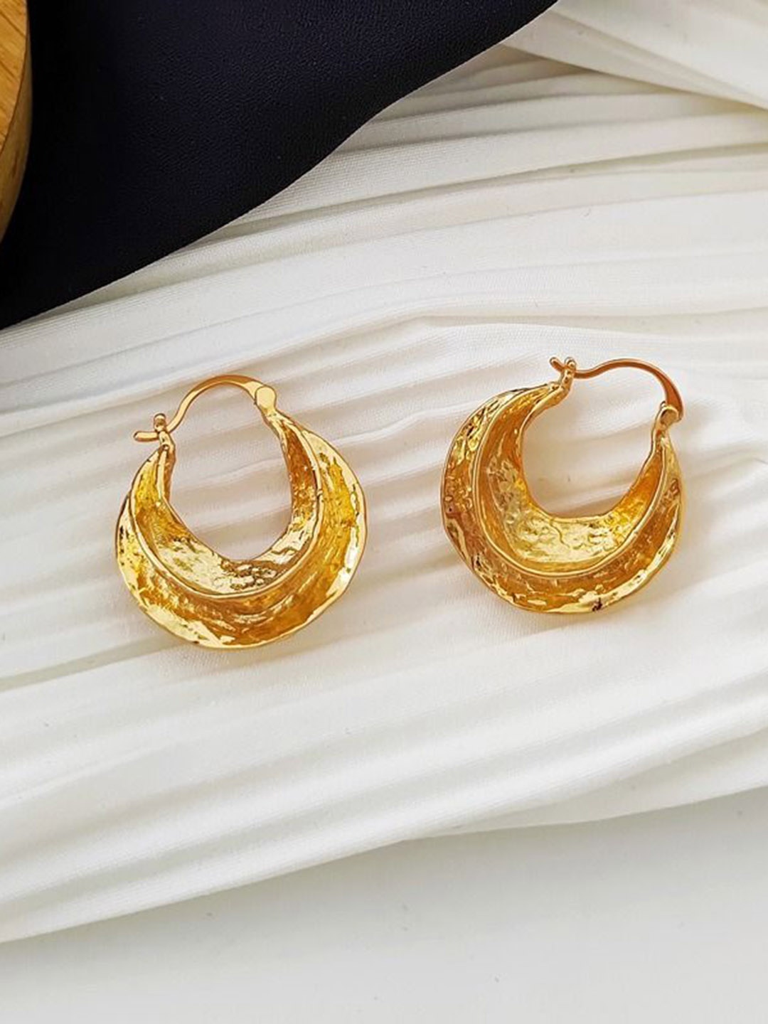 

VIEN Stainless Steel Gold-Plated Contemporary Hoop Earrings