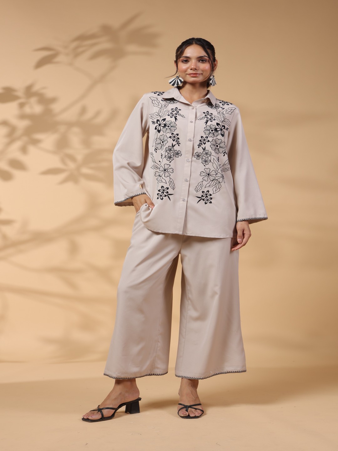 

STIL O STITCH Embroidered Shirt Collar Tunic & Trousers, Grey