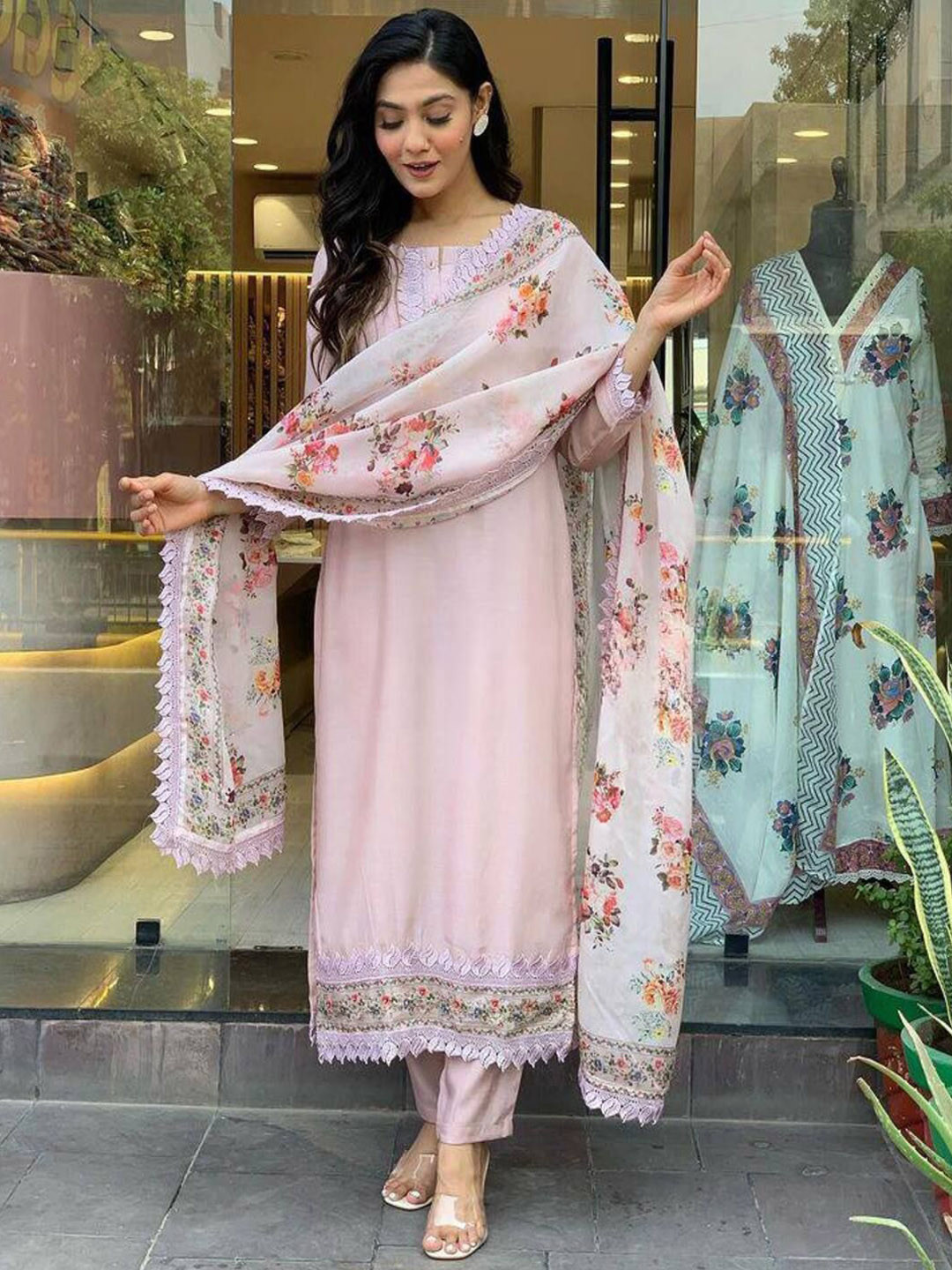 

REALLTREND Women Regular Kurta with Trousers & With Dupatta, Peach