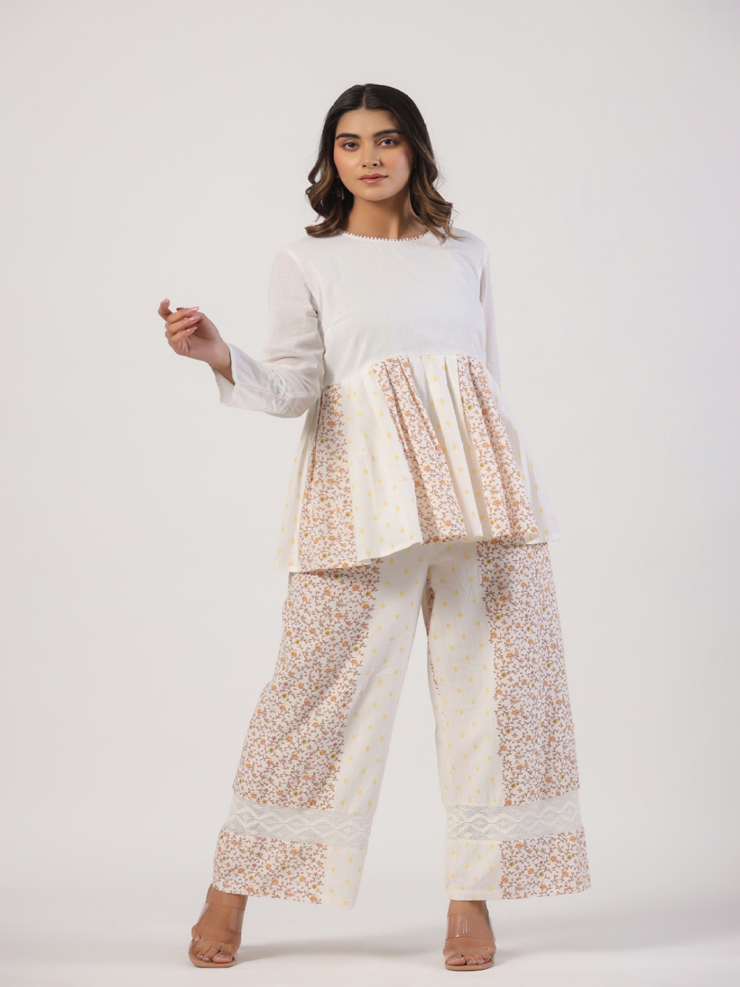 

STIL O STITCH Printed Round Neck Tunic With Palazzos, White