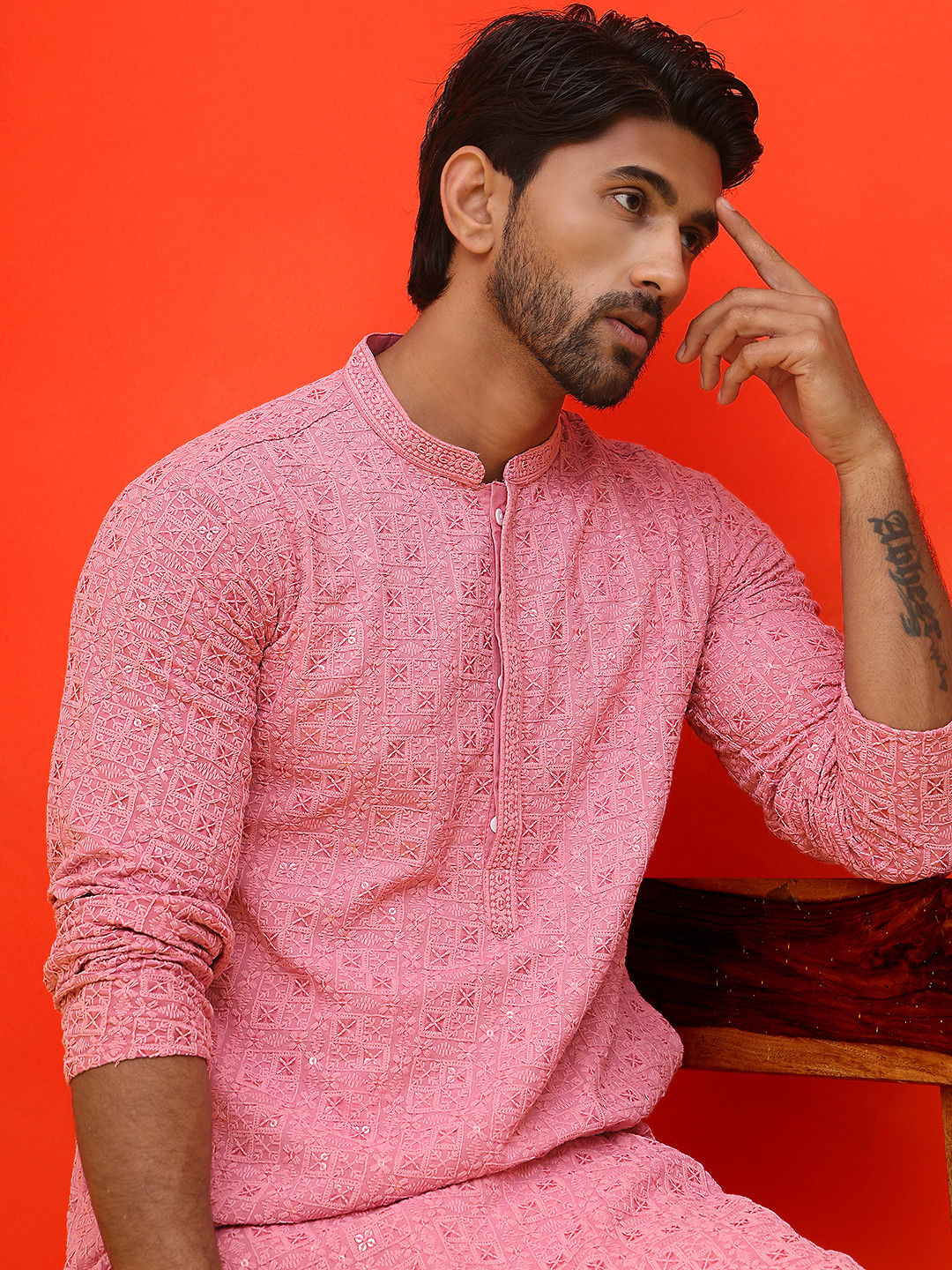 

Jompers Geometric Embroidered Mandarin Collar Sequinned Pure Cotton Straight Kurta, Magenta