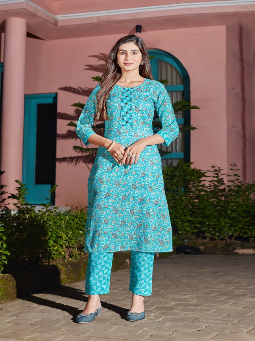 

Fashion FRICKS Women Ethnic Motifs Regular Kurta with Trousers, Blue