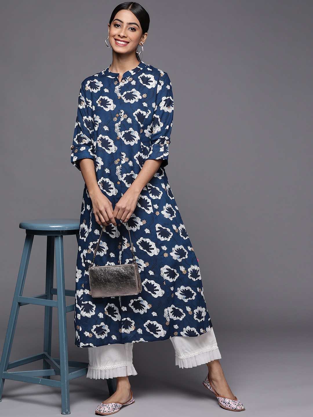 

KSUT Floral Printed Mandarin Collar A-Line Kurta, Blue