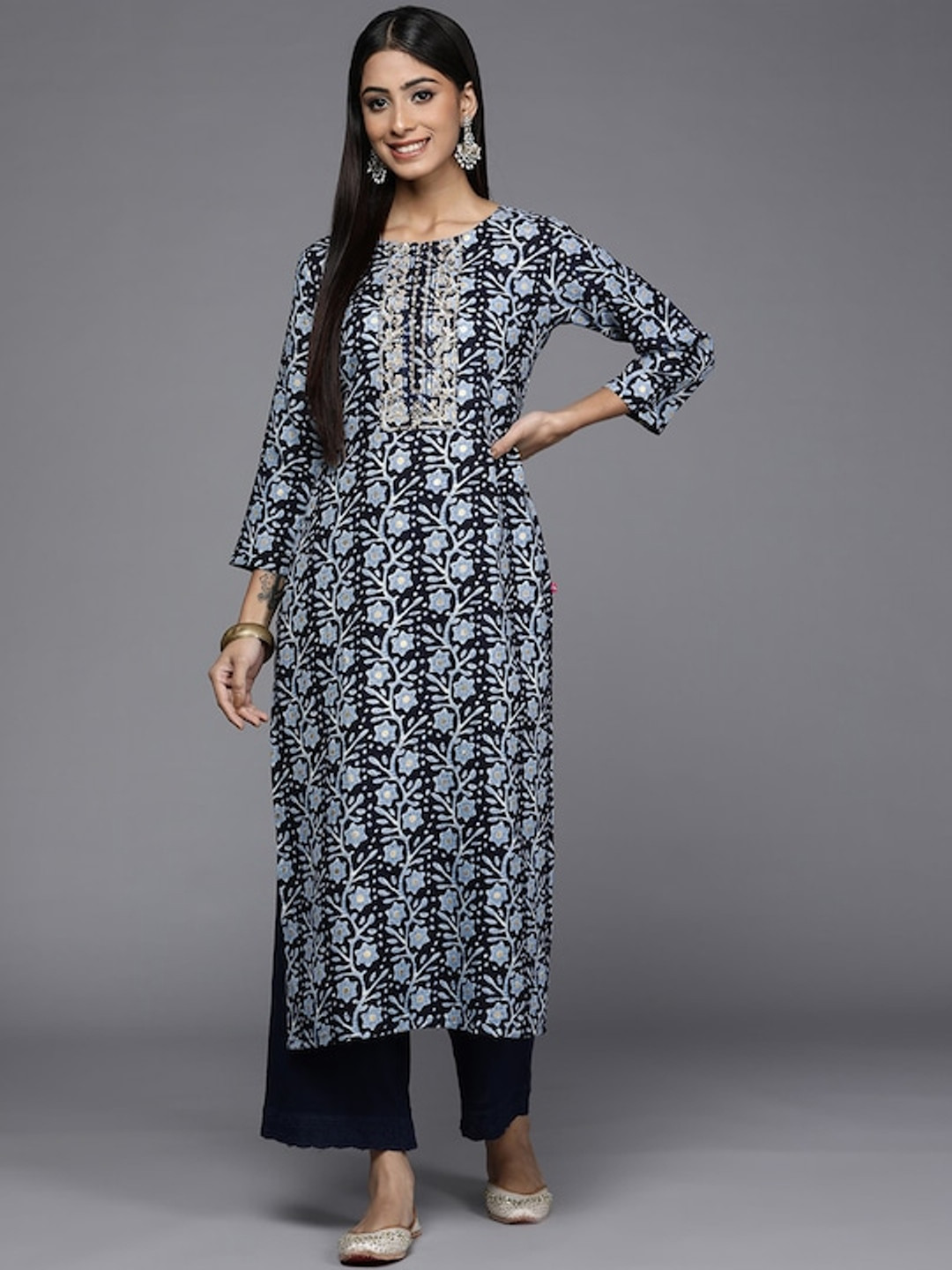 

KSUT Floral Printed Round Neck Thread Work Pure Cotton Straight Kurta, Navy blue