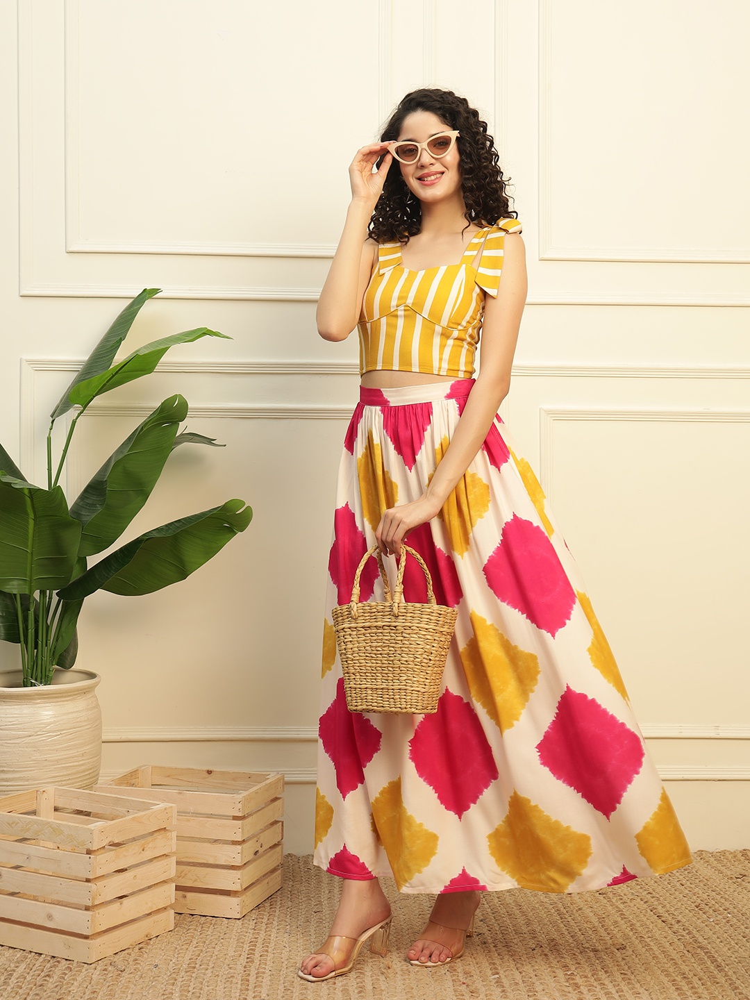 

DEEBACO Striped Shoulder Straps Crop Top With Skirt, Yellow
