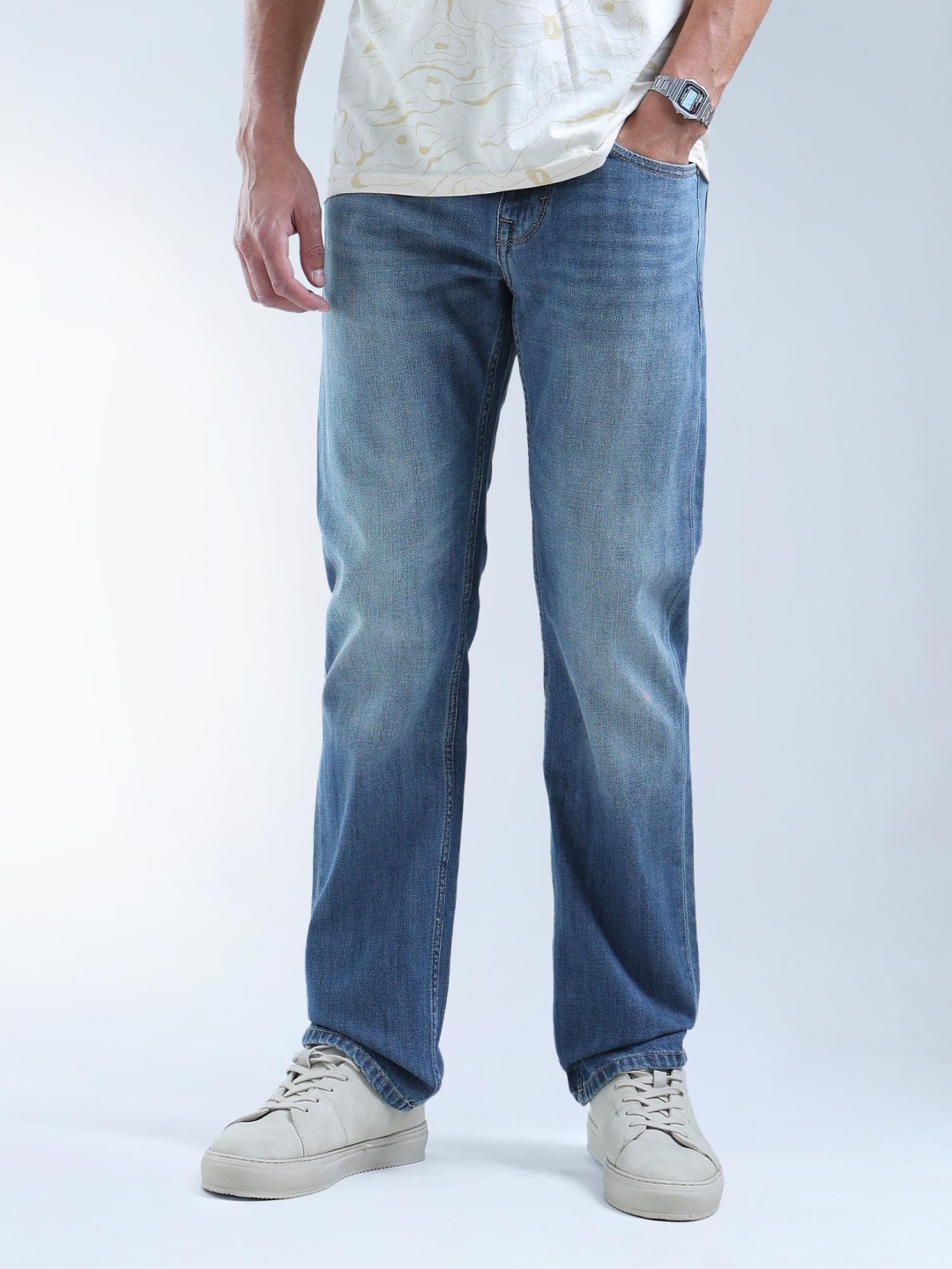 

Flying Machine Men Classic Straight Fit Light Fade Jeans, Blue
