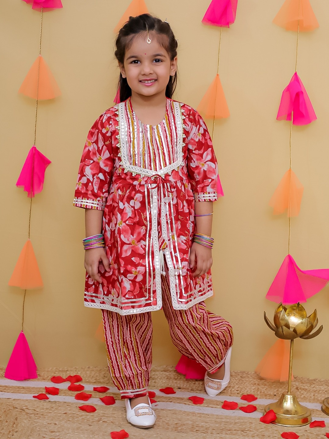 

Aj DEZInES Girls Floral Printed Regular Mirror Work Pure Cotton Kurta with Patiala, Red