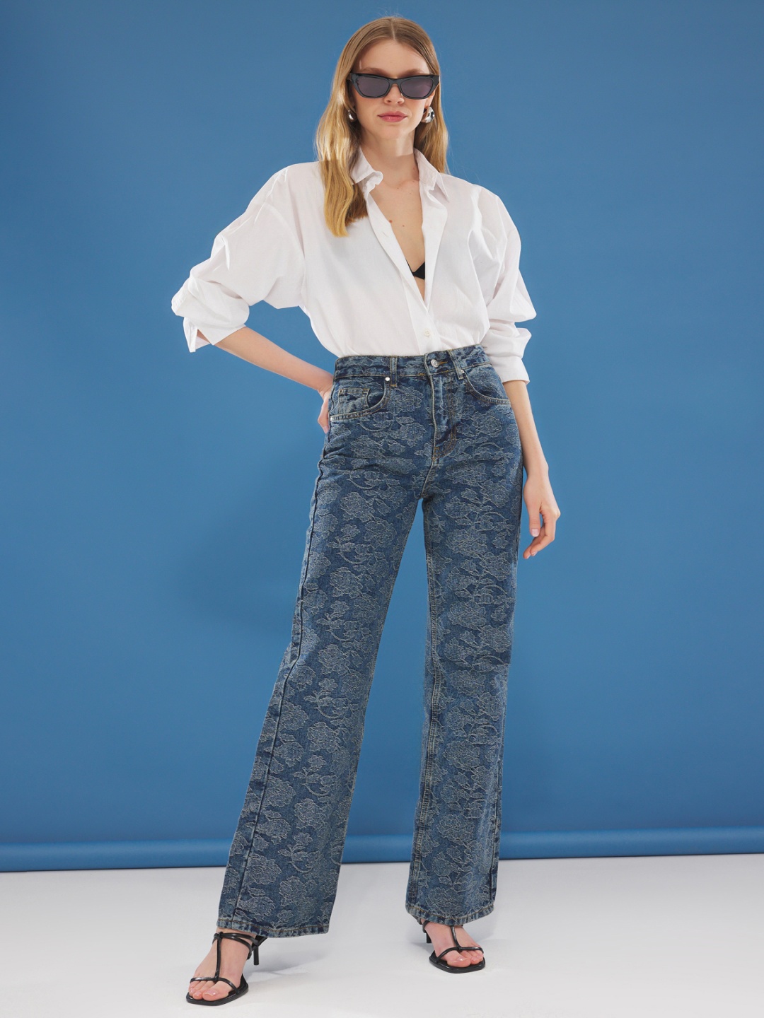 

Trendyol Women Low Distress Heavy Fade Jeans, Na
