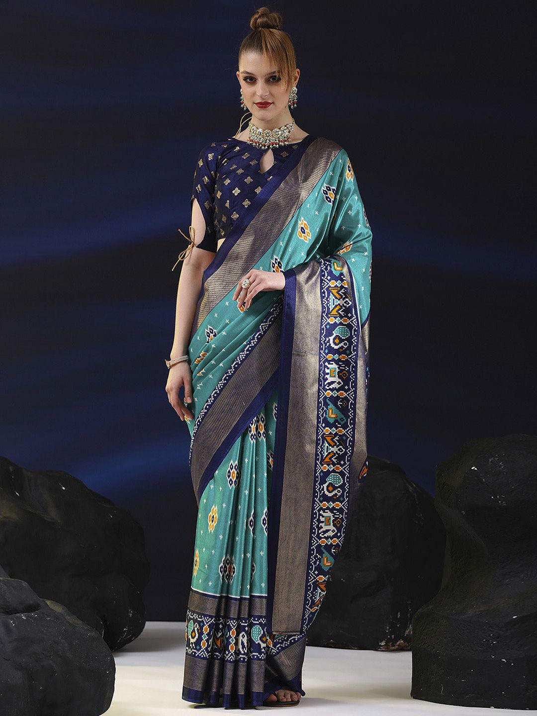 

Mitera Zari Silk Blend Pochampally Saree, Blue