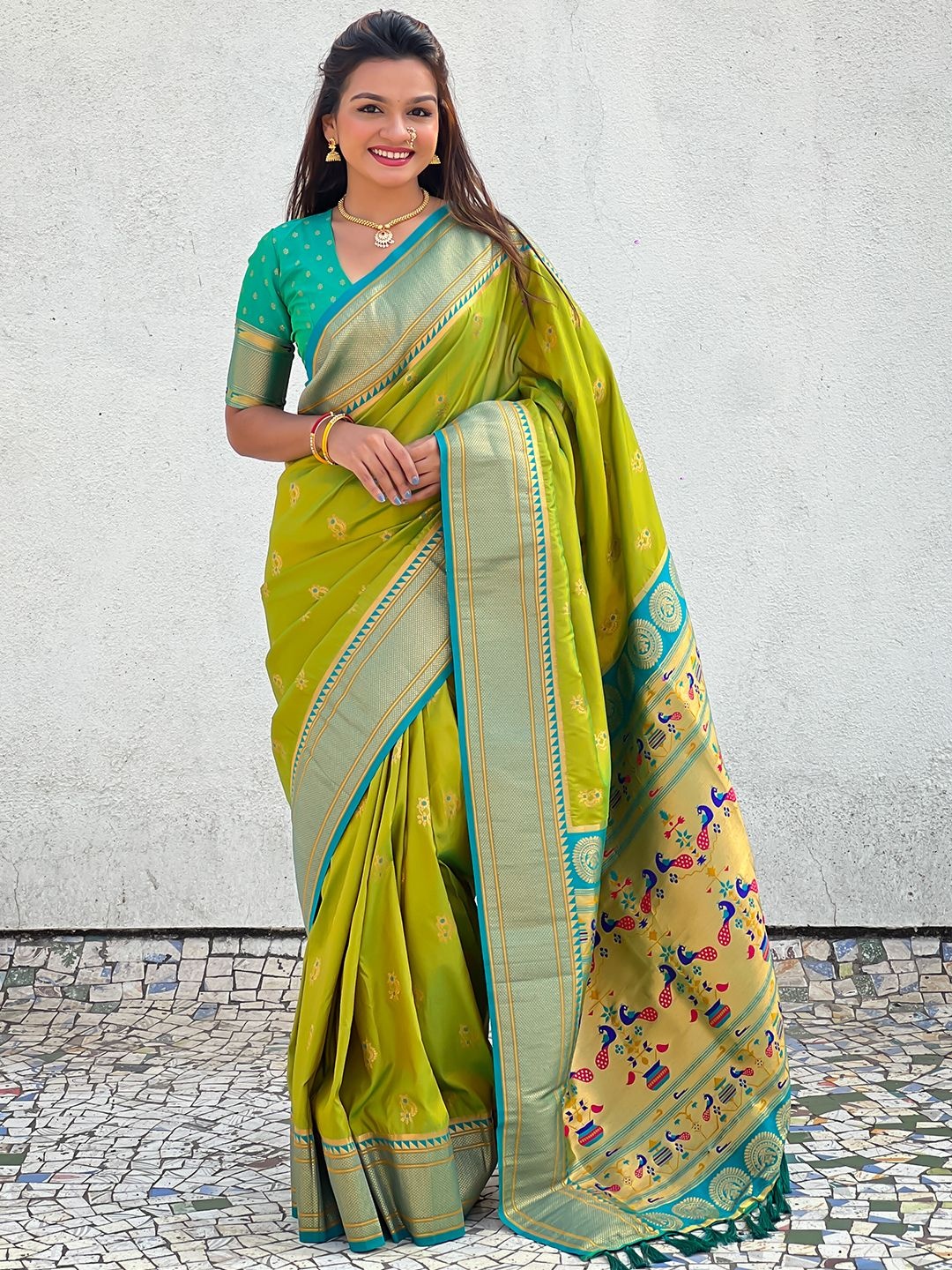 

DIVASTRI Woven Design Zari Silk Blend Designer Paithani Saree, Green