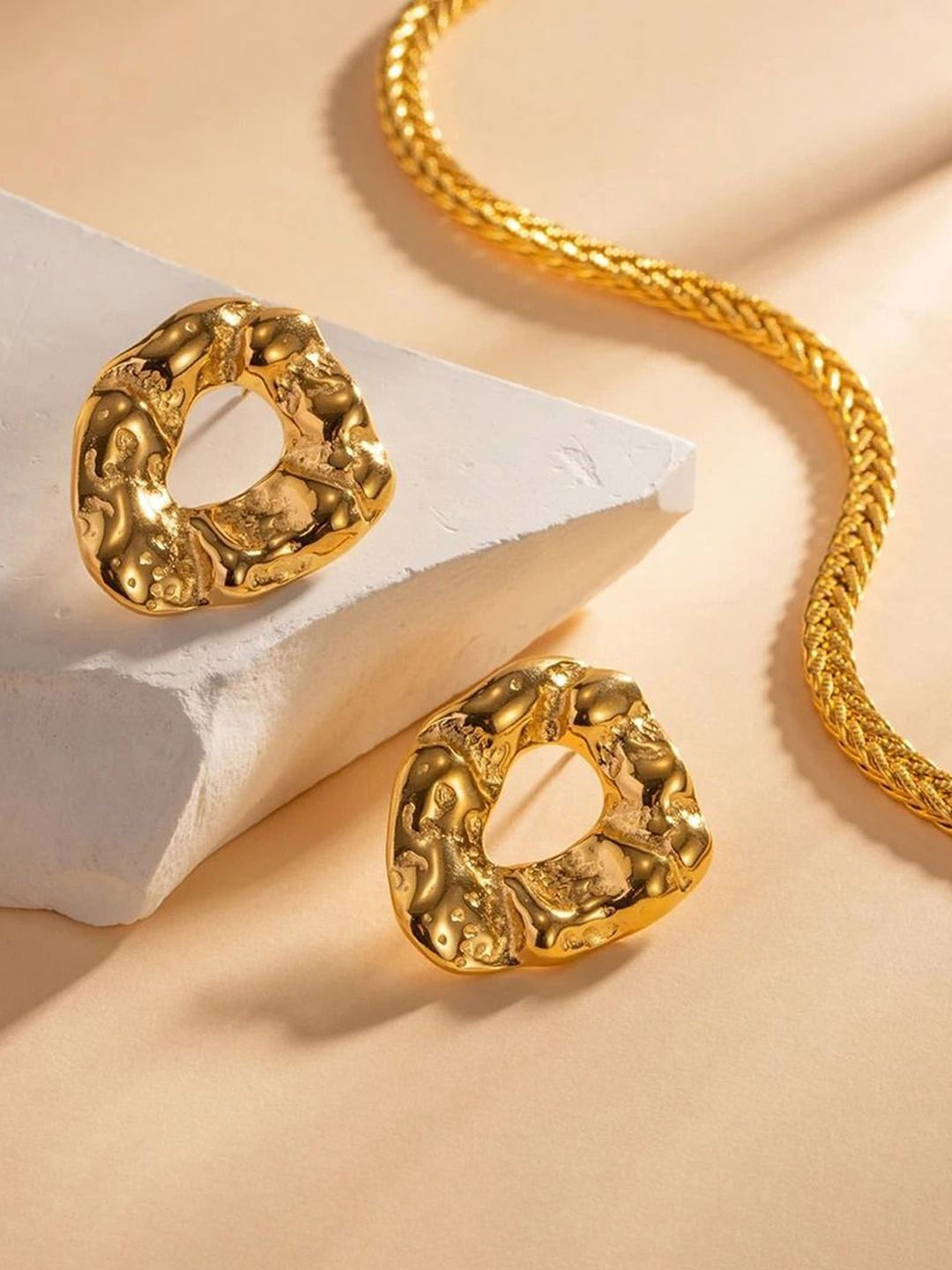 

DressBerry Gold-Plated Contemporary Shaped Studs