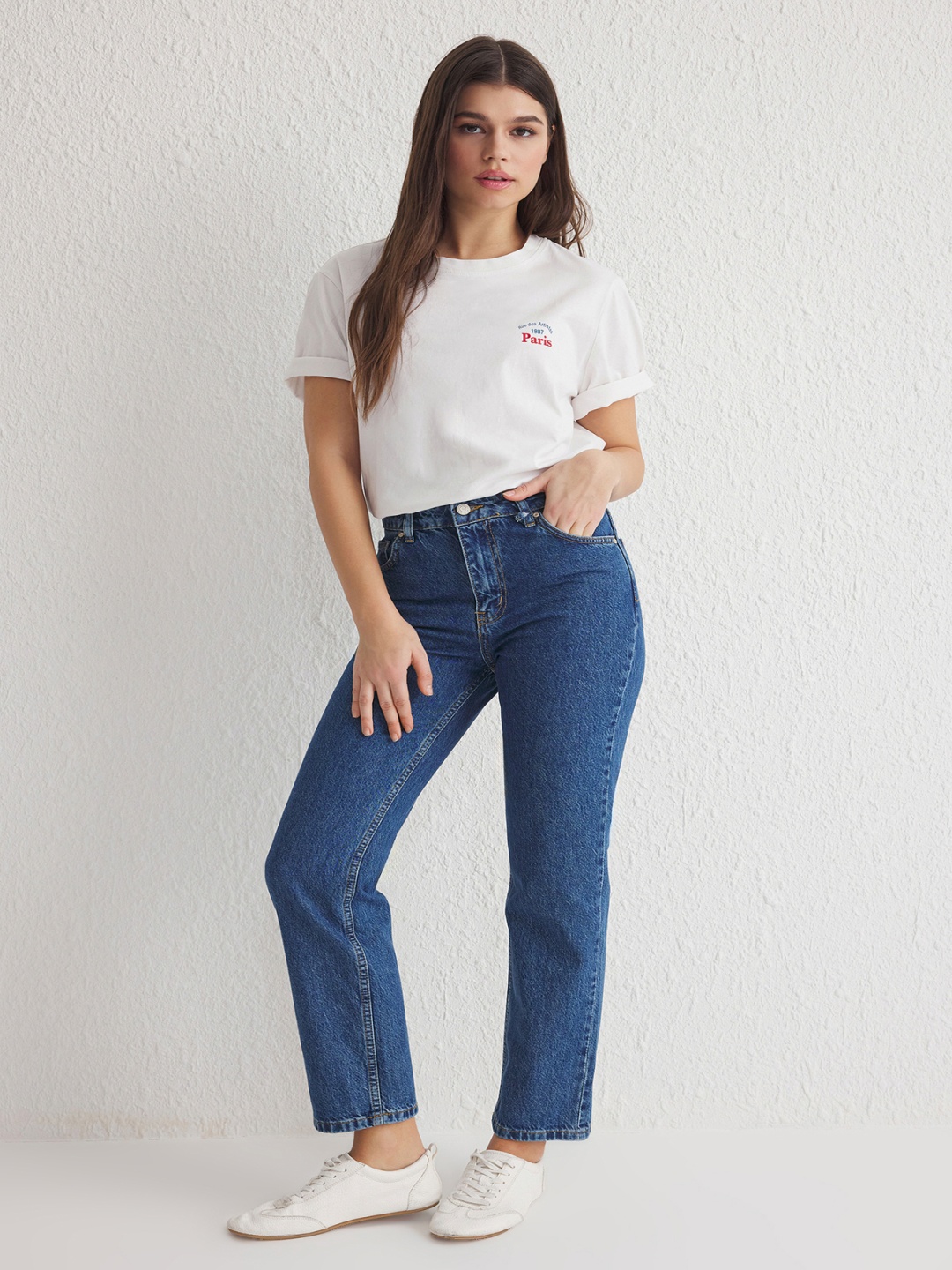 

Trendyol Women Low Distress Light Fade Jeans, Na
