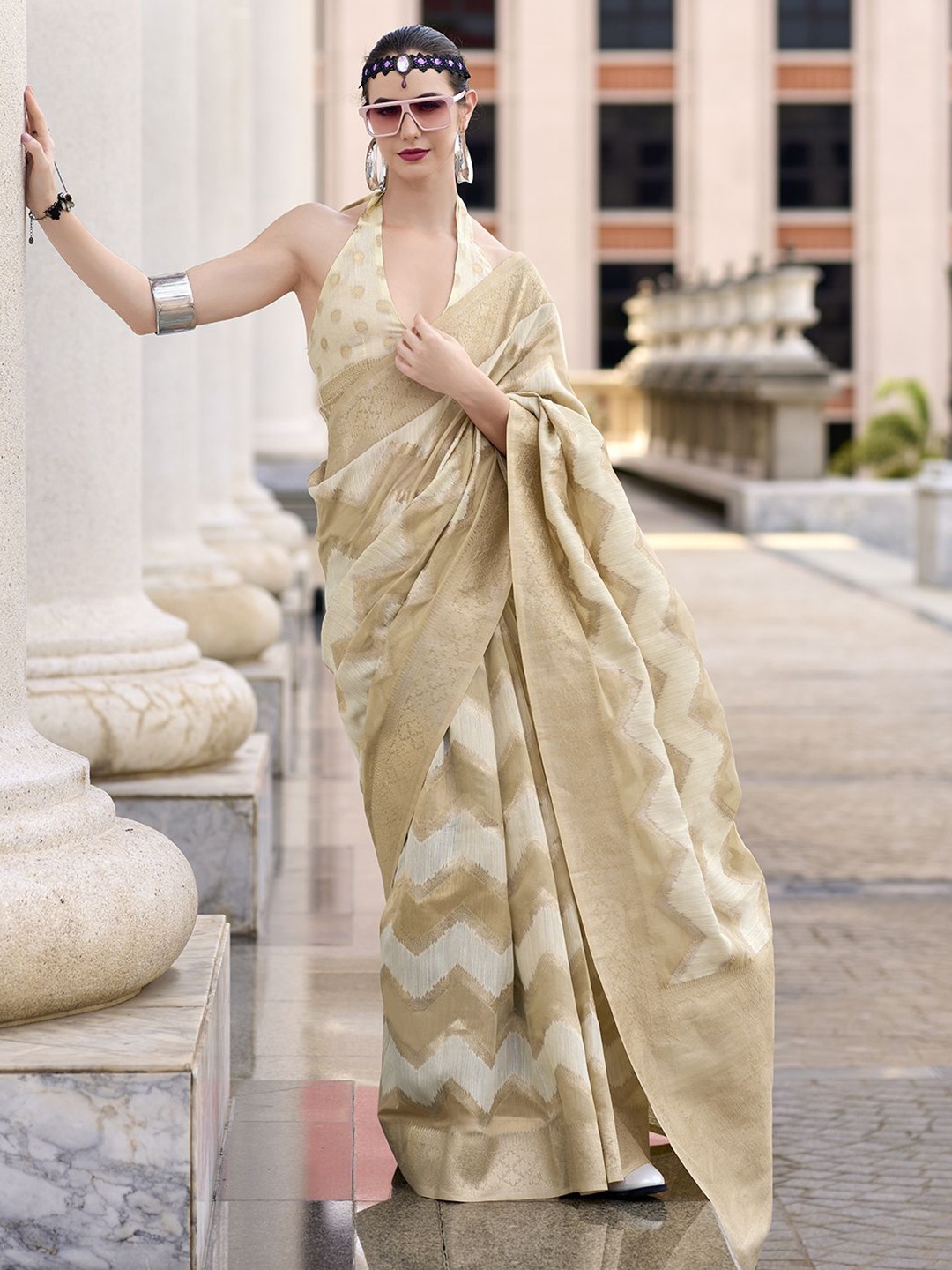 

DIVASTRI Embellished Zari Saree, Beige