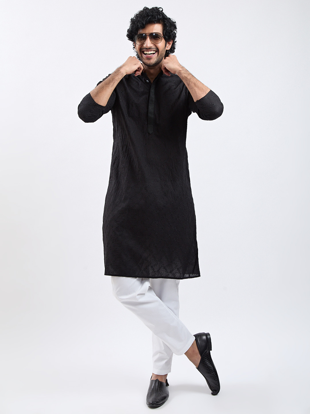 

VASTRAMAY Men Embroidered Regular Thread Work Kurta with Pyjamas, Black
