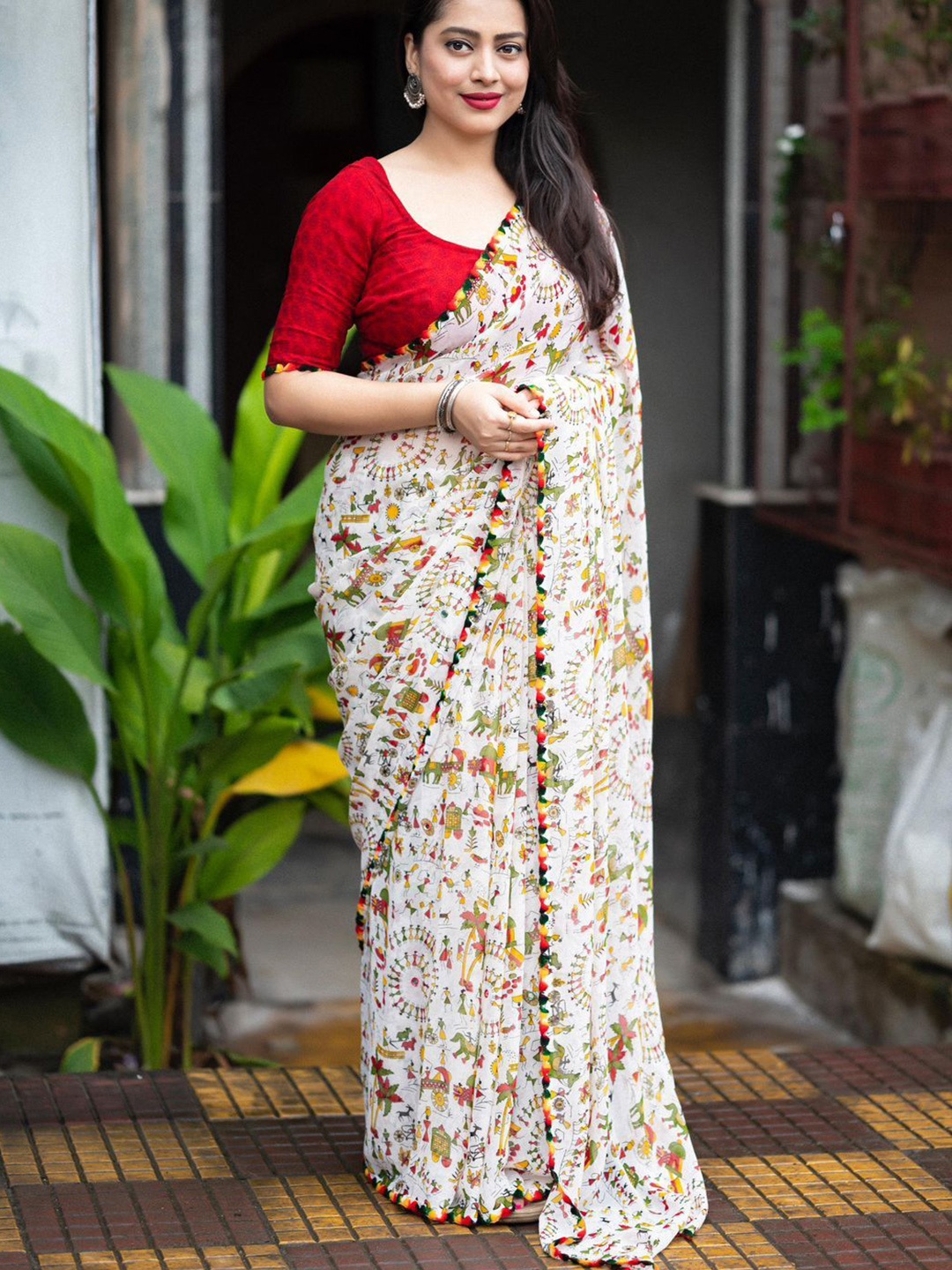

Rangtulika Ethnics Batik Saree, White