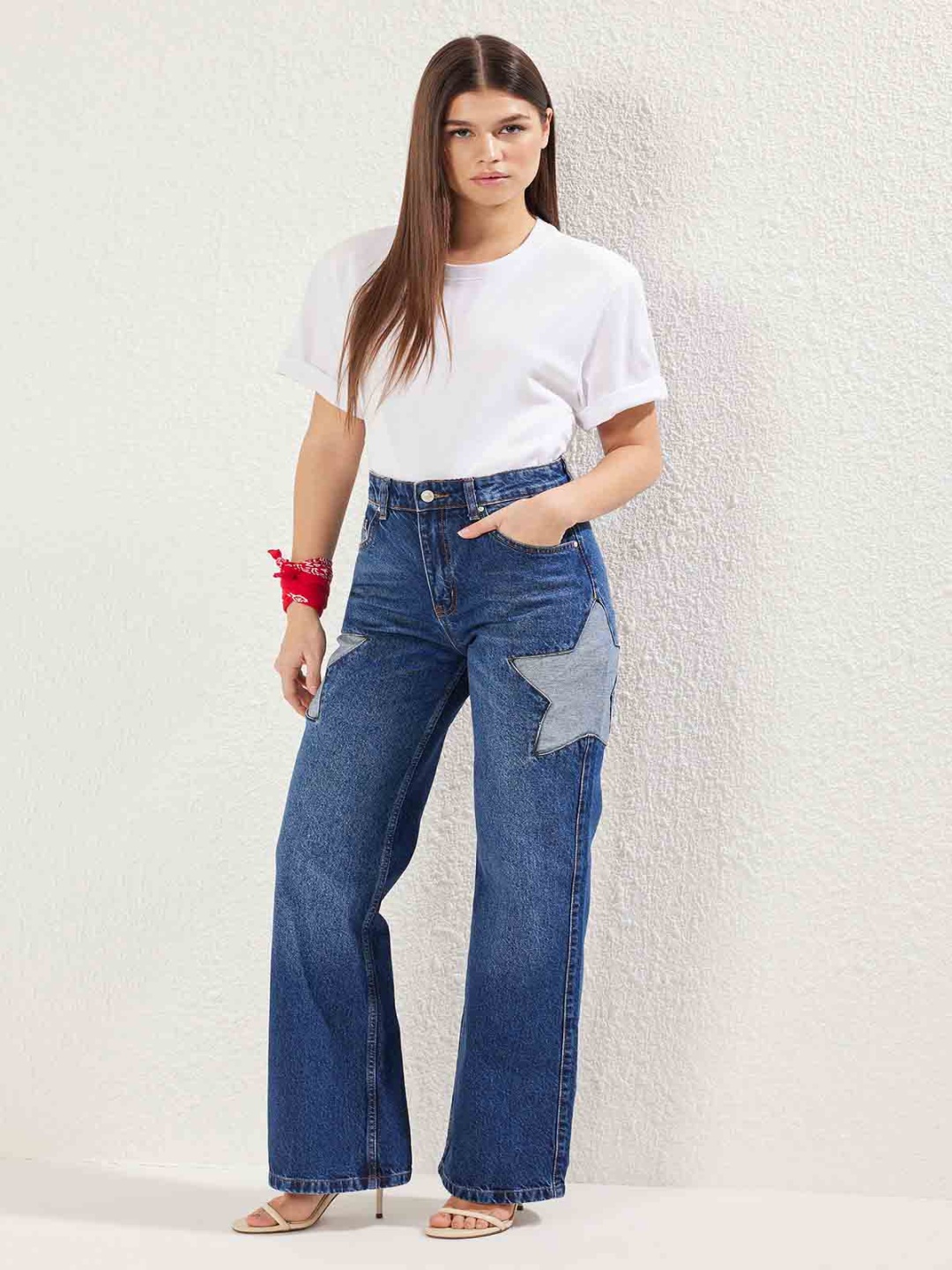 

Trendyol Women Low Distress Light Fade Jeans, Na