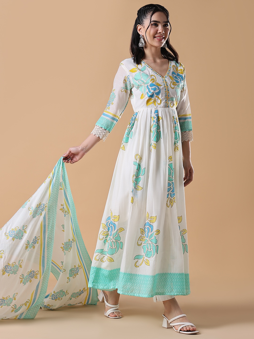 

SHOWOFF Floral Printed Thread Work V-Neck Anarkali Kurta, White