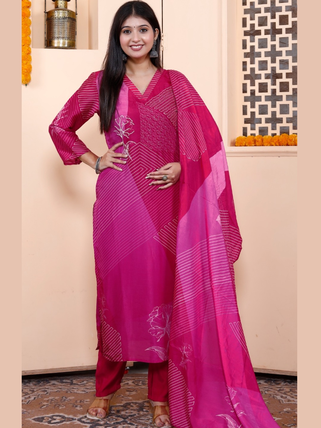

Sindh Fashion Women Printed Regular Kurta with Trousers & With Dupatta, Pink