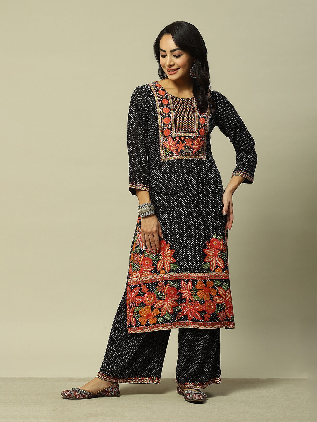 

Rangriti Floral Printed Round Neck Straight Kurta, Black