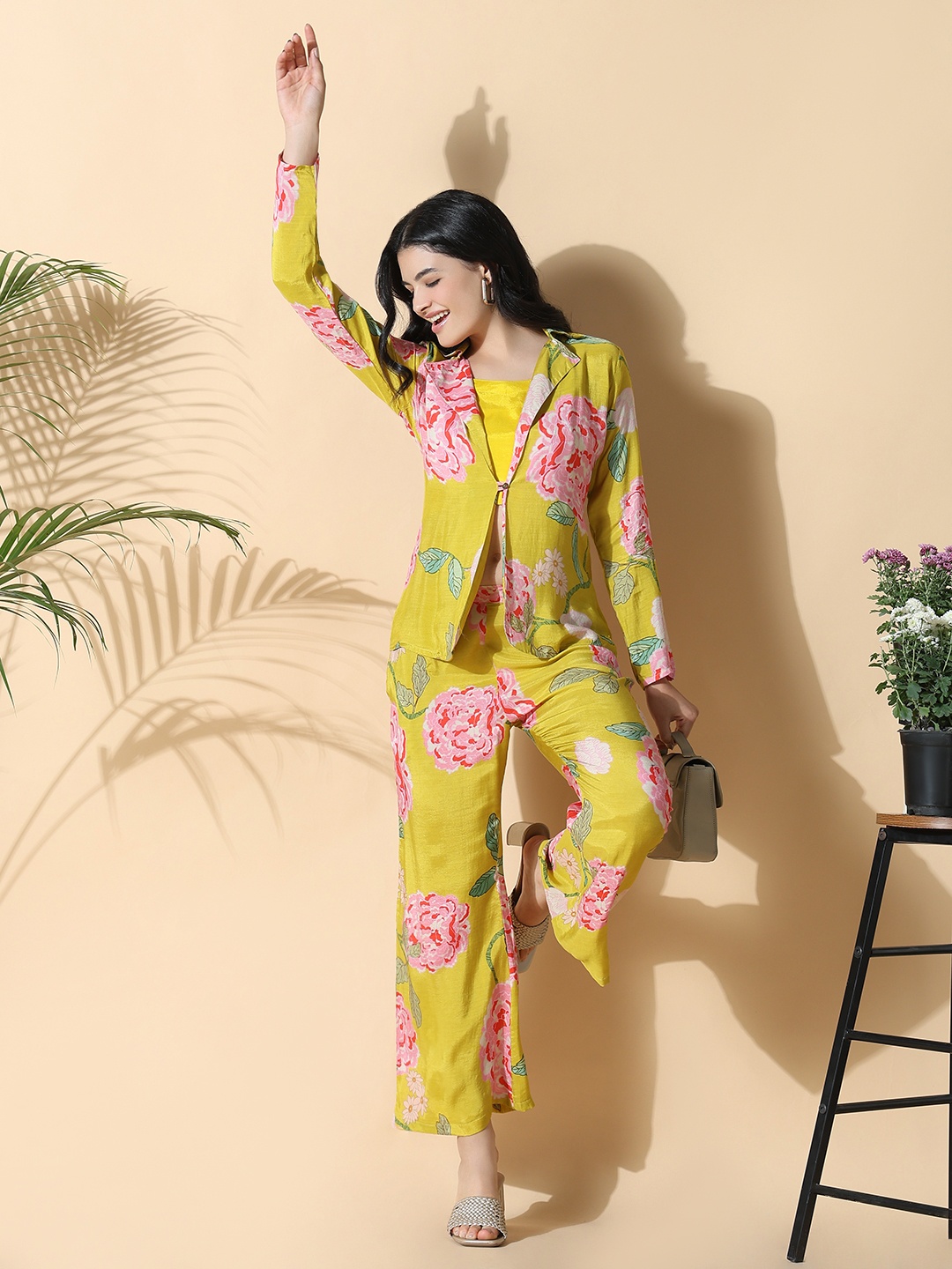 

SHOWOFF Printed Shoulder Straps Crop Top With Trouser & Shrug, Yellow