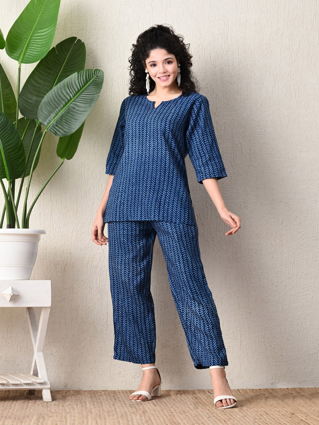 

Vaimiya Printed V Neck Top With Trousers Co-Ords Set, Blue