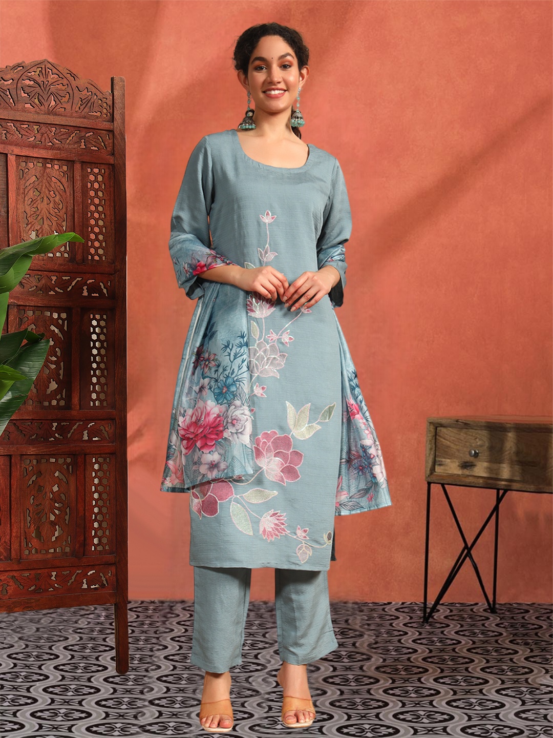 

Sangria Women Floral Embroidered Kurta With Trousers & Dupatta Set, Grey