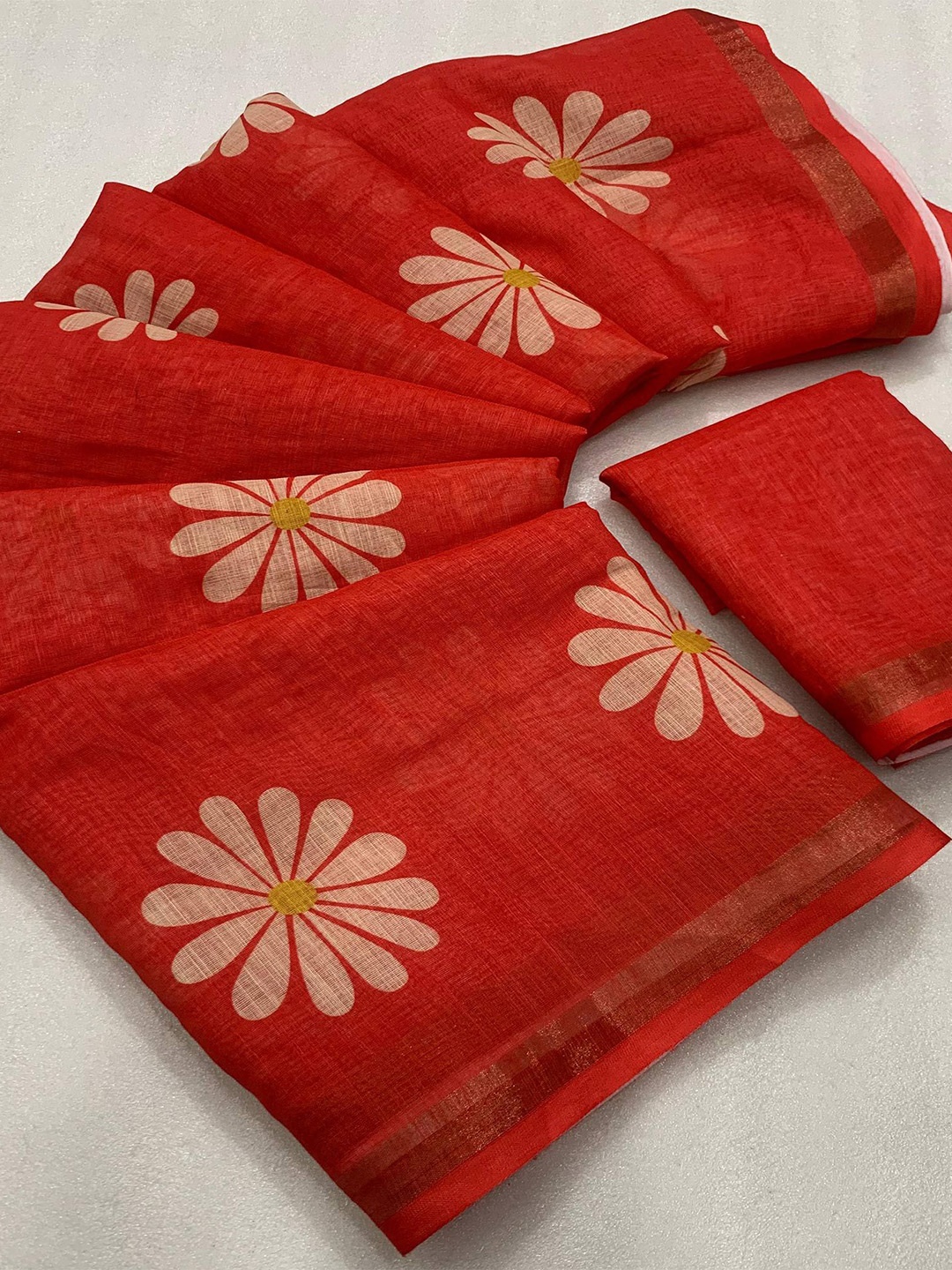 

Peachmode Floral Pure Linen Saree, Red