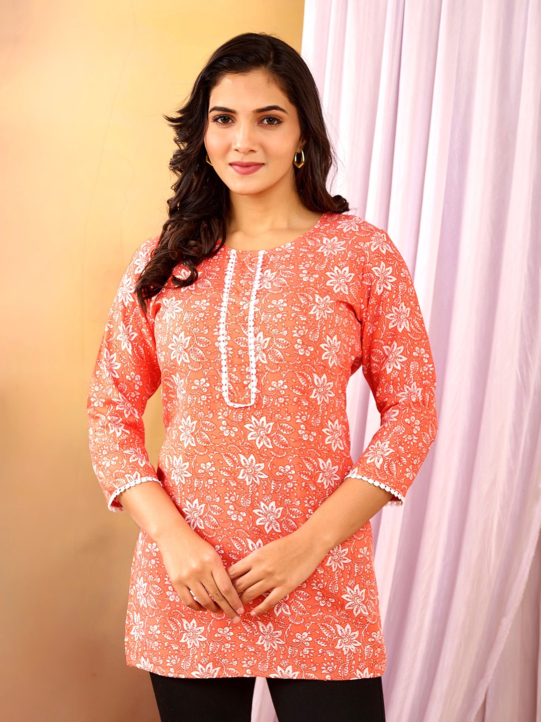 

Nefies Floral Printed Kurti, Peach
