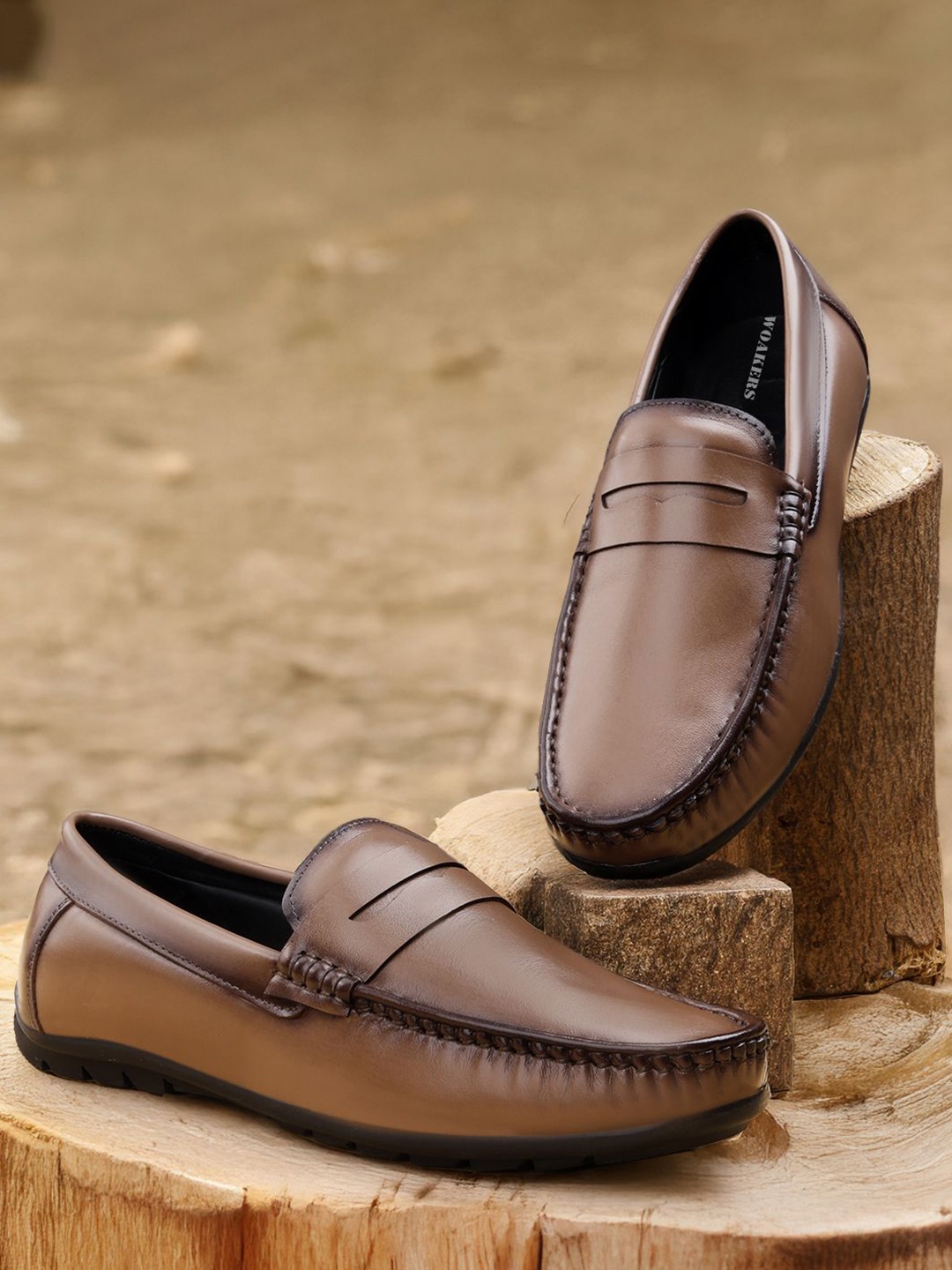 

Woakers Men Colourblocked Leather Loafers, Beige