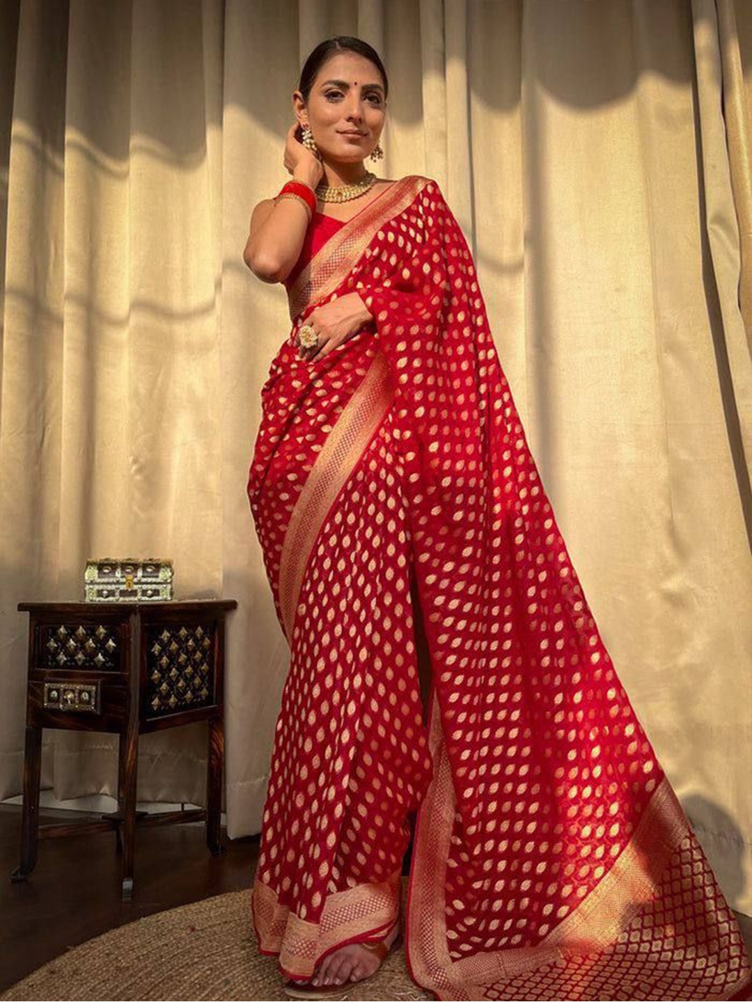 

VILLE FASHION Woven Design Zari Art Silk Kanjeevaram Saree, Red