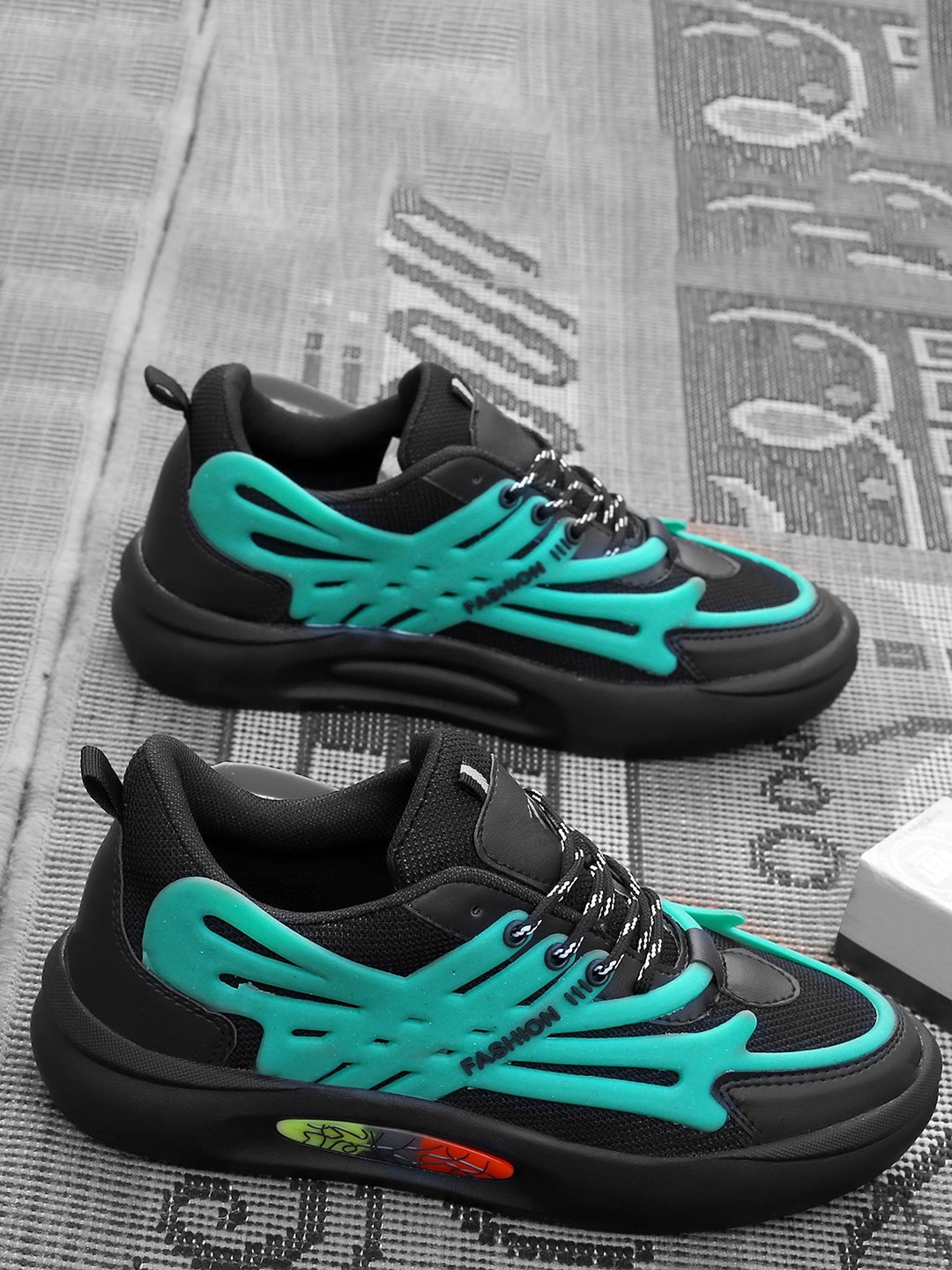 

riffway Men Printed Sneakers, Green