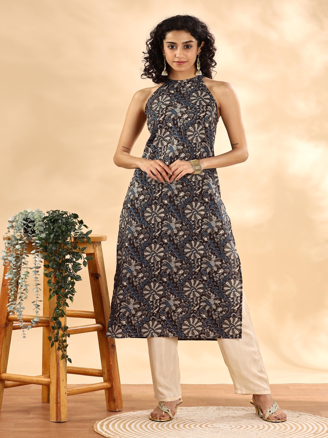 

Anouk Floral Printed Halter Neck Cotton Straight Kurta, Black