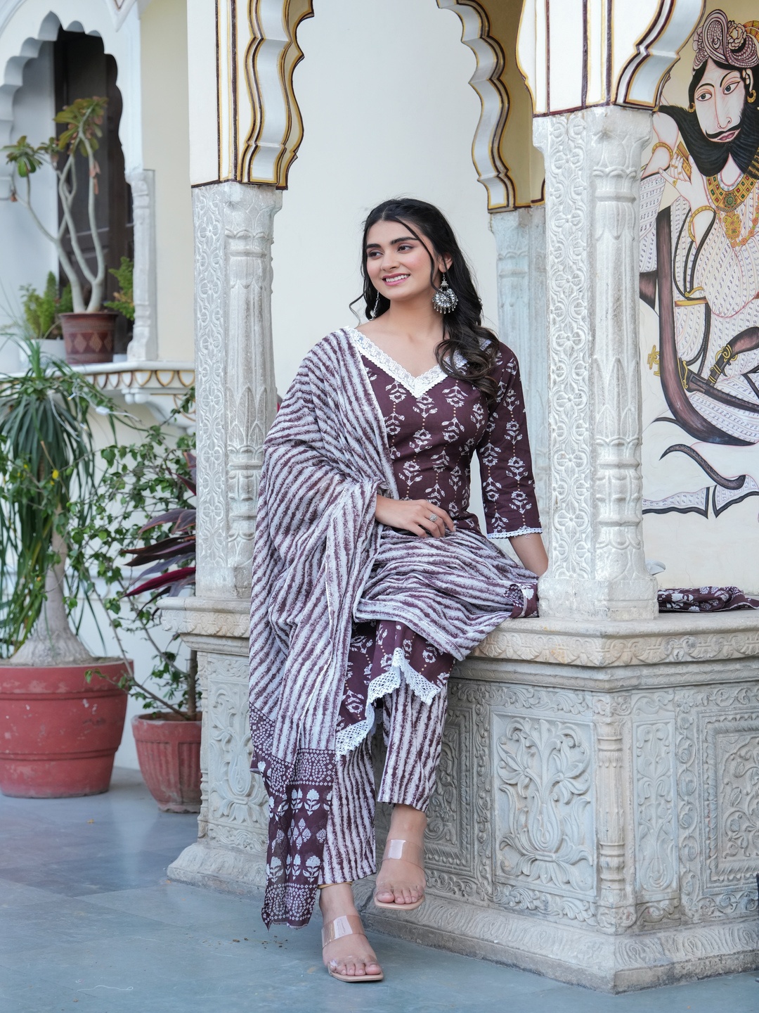 

SINGNI Women Floral Printed Regular Pure Cotton Kurta with Trousers & With Dupatta, Coffee brown