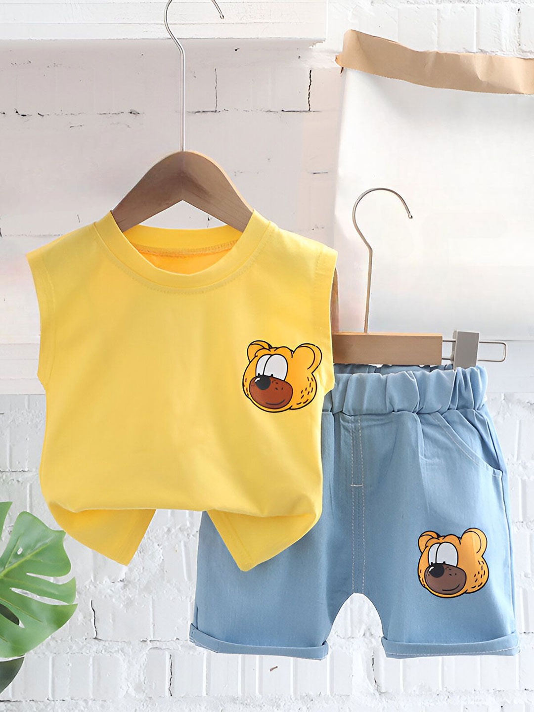 

Googo Gaaga Boys Cartoon Printed Pure Cotton T-shirt With Short, Yellow