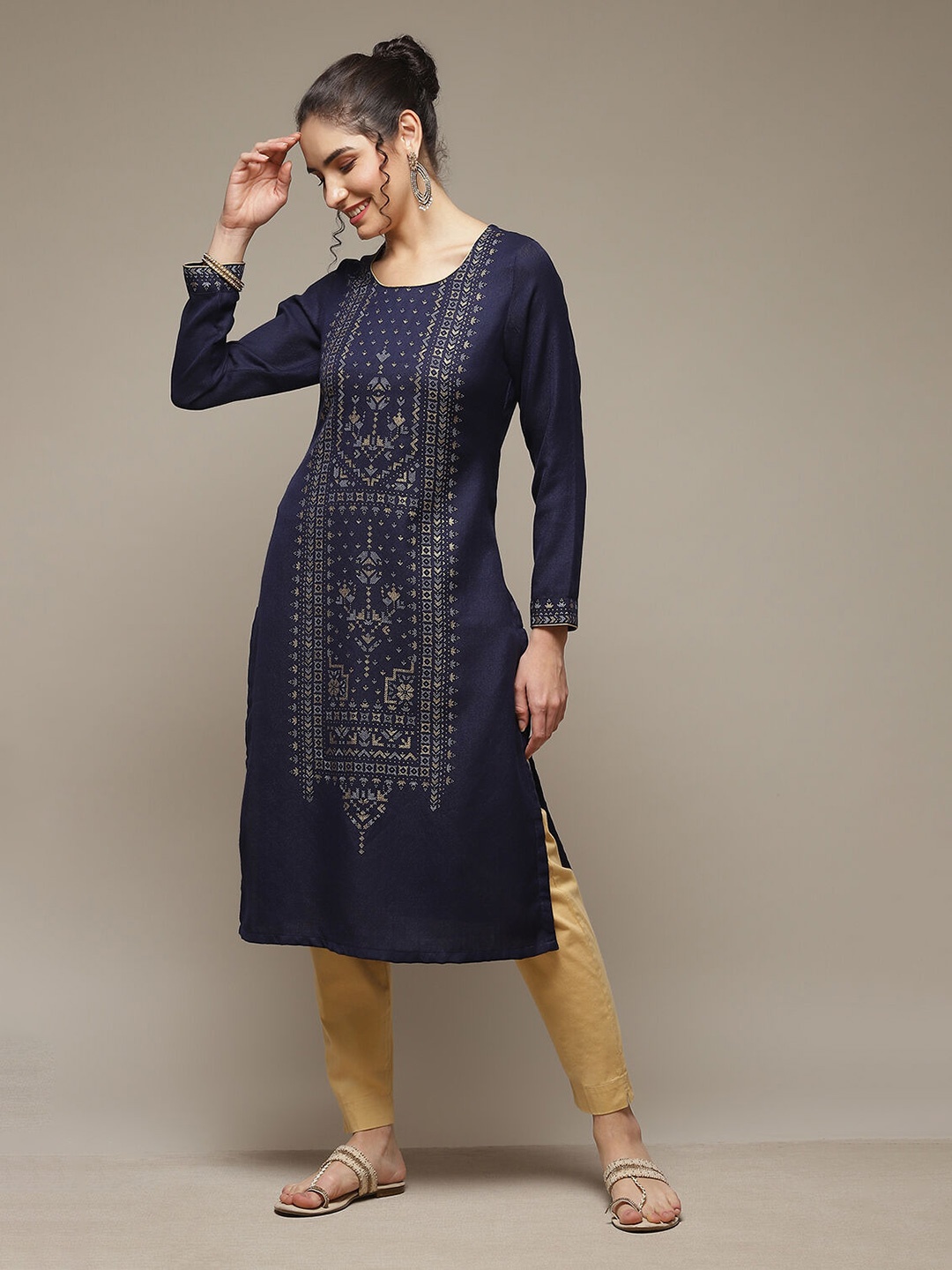

Rangriti Ethnic Motifs Printed Round Neck Straight Kurta, Blue