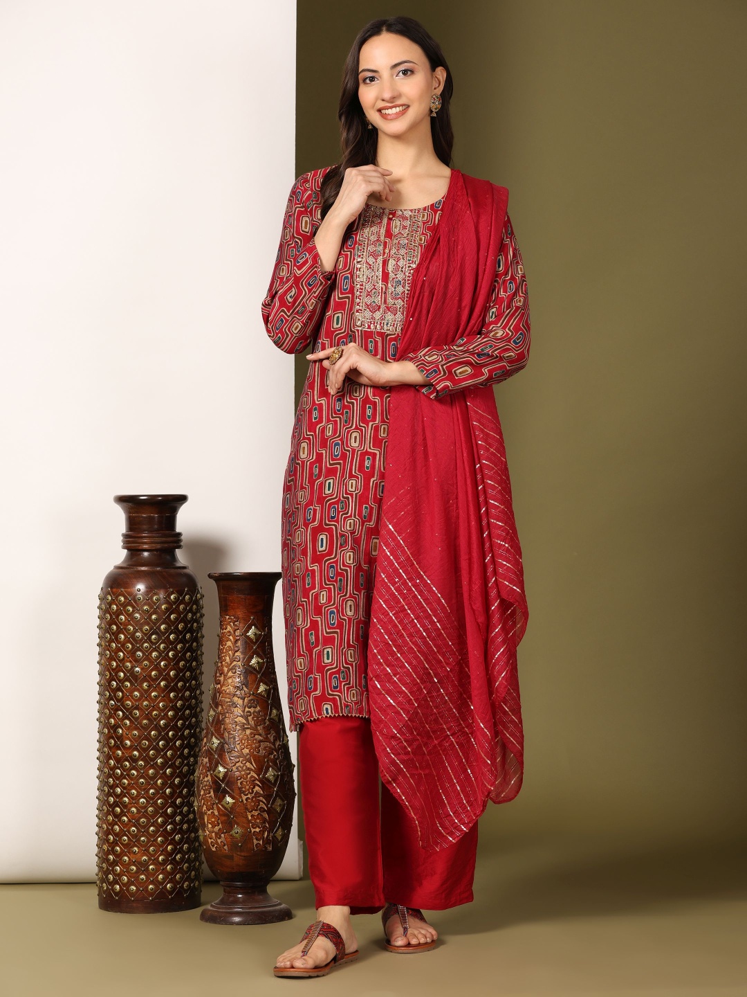 

Mamicha Women Floral Printed Regular Pure Cotton Kurta with Palazzos & With Dupatta, Maroon