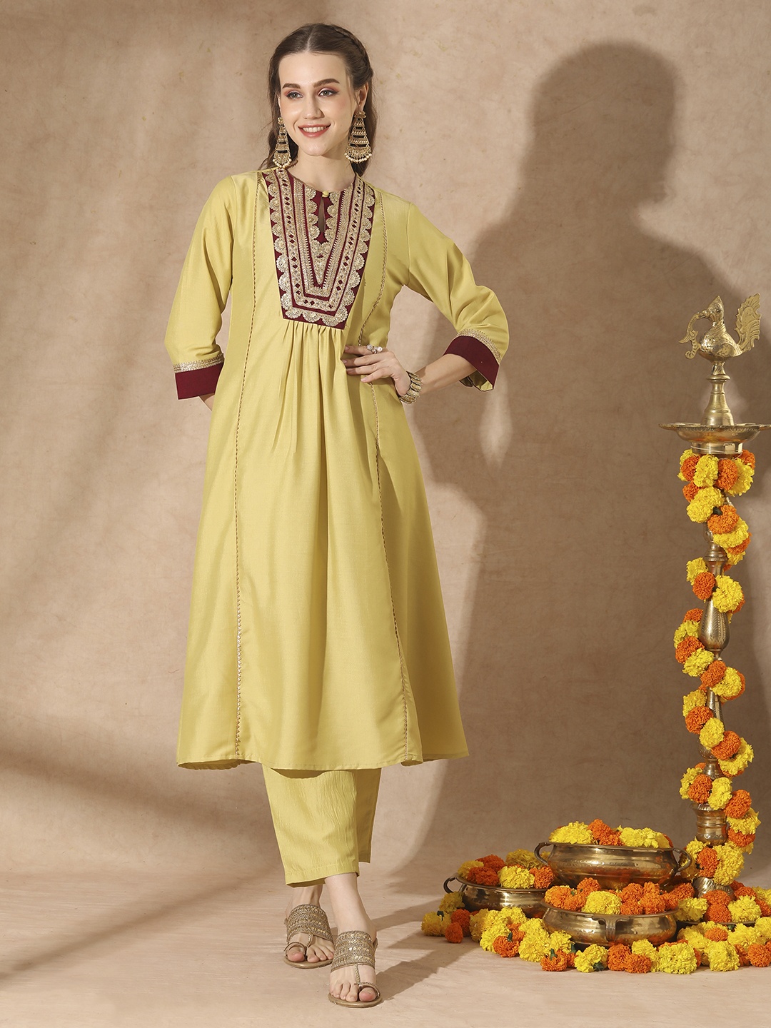 

FASHOR Women Floral Yoke Design Regular Thread Work Kurta with Trousers, Green