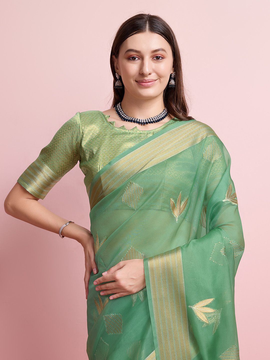 

DIVASTRI Floral Zari Pure Silk Banarasi Saree, Green