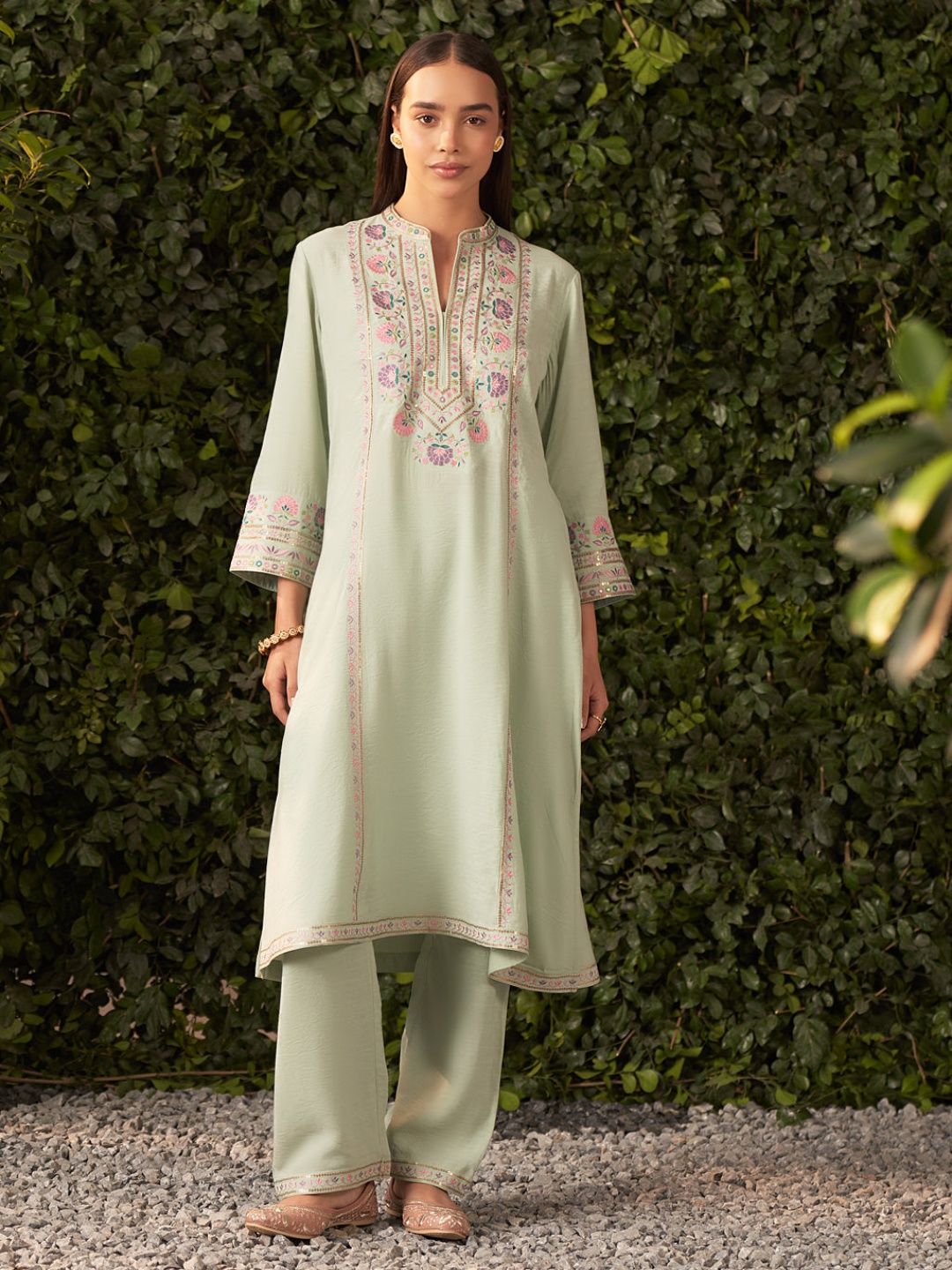 

Lakshita Women Floral Embroidered Regular Thread Work Kurta with Trousers, Green