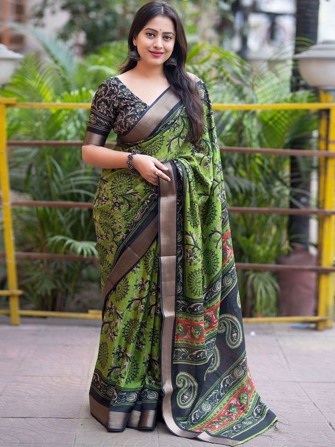 

DIVASTRI Ajrak Block Zari Designer Saree, Green