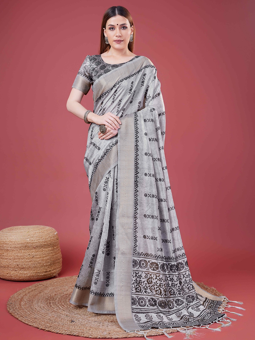 

DIVASTRI Ethnic Motifs Zari Silk Blend Saree, Grey