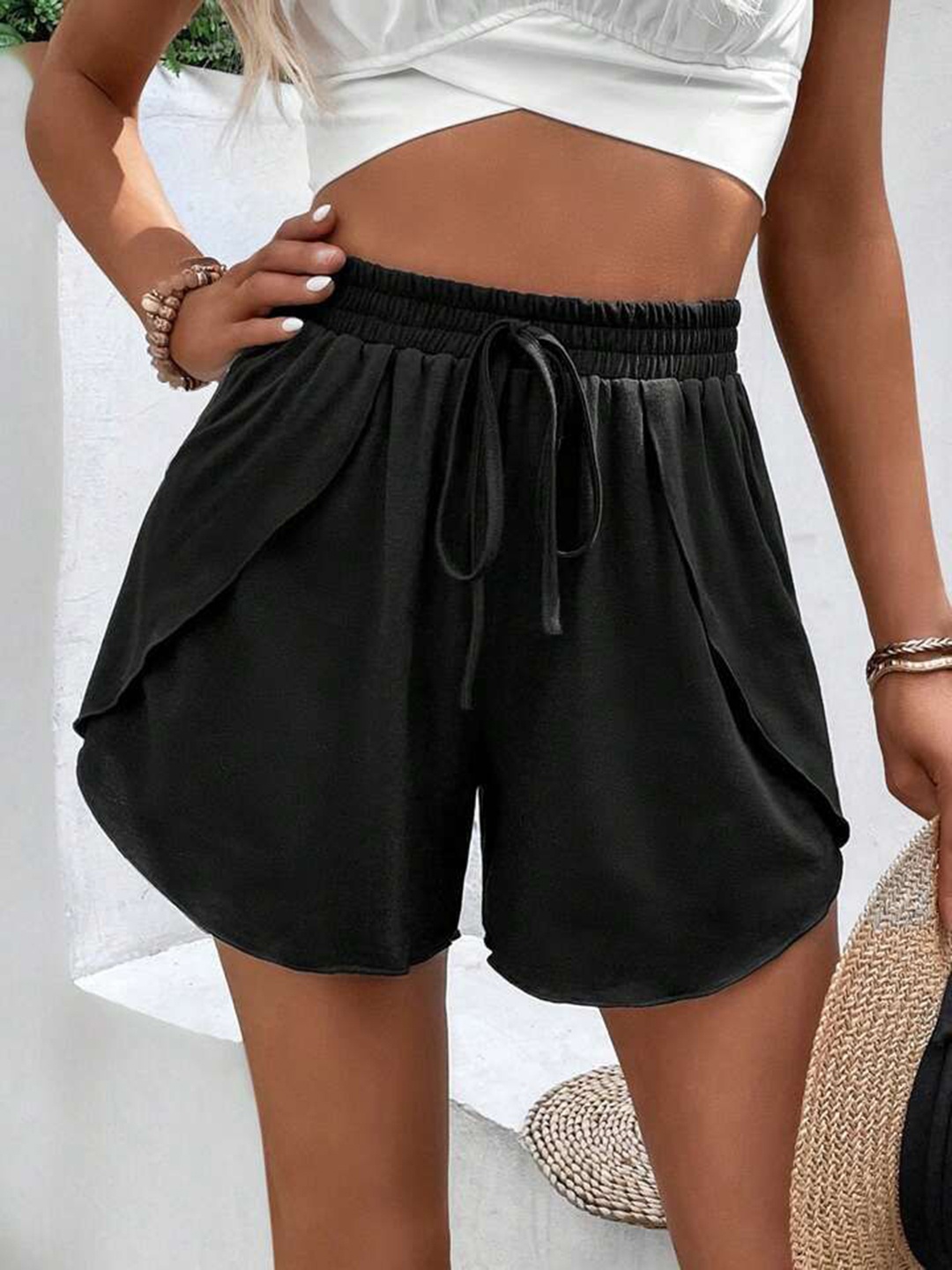 

The Roadster Lifestyle Co Women High Rise Shorts, Black
