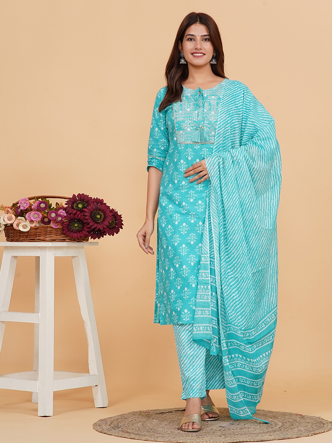 

Meena Bazaar Women Floral Printed Regular Kurta with Trousers & With Dupatta, Sea green