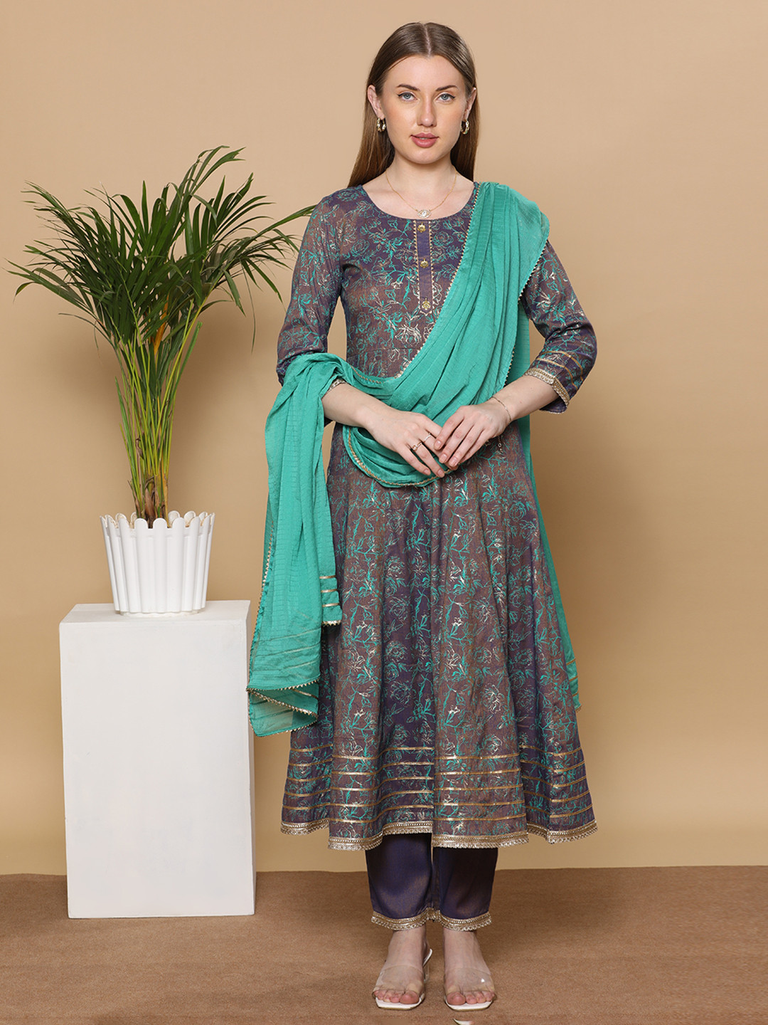 

DUMMY SHAPE Women Floral Printed Regular Kurta with Trousers & With Dupatta, Charcoal