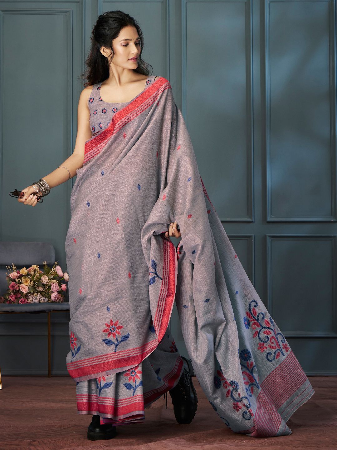 

DIVASTRI Floral Linen Blend Saree, Grey